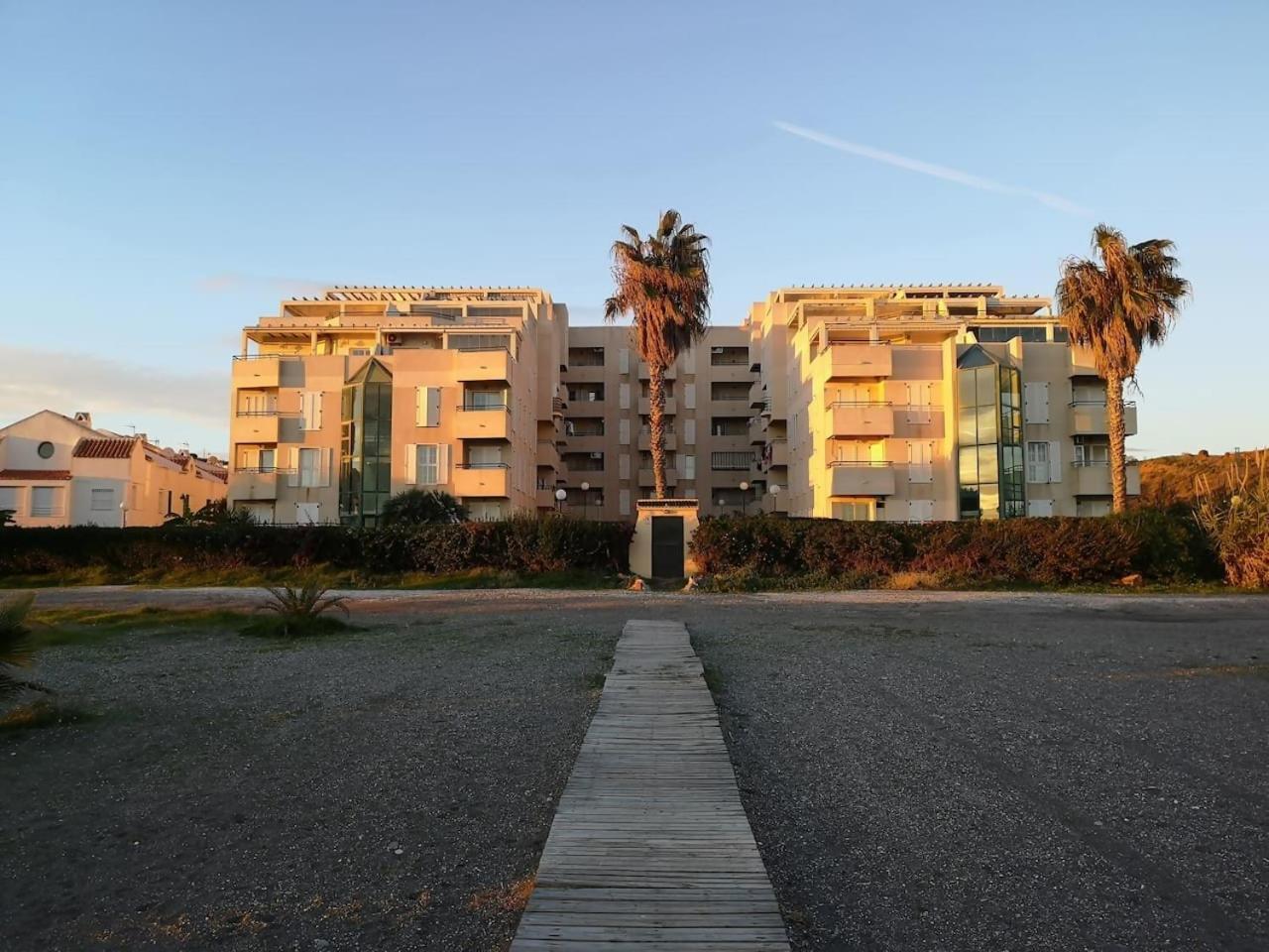Apartamento Espectacular Residencial En 1a Linea Con Piscina.