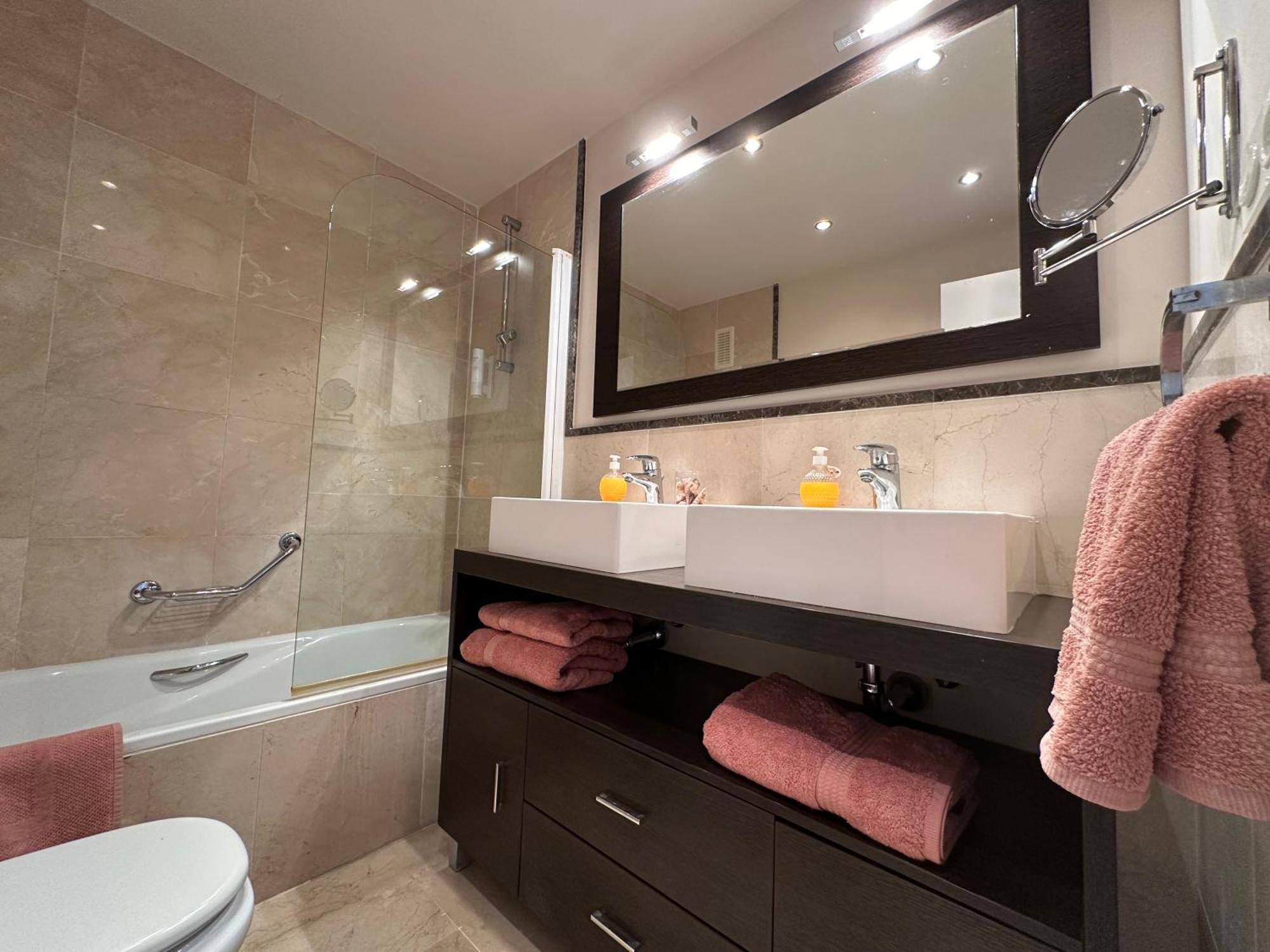 Apartamento Frente Al Mar Con Parking Privado *