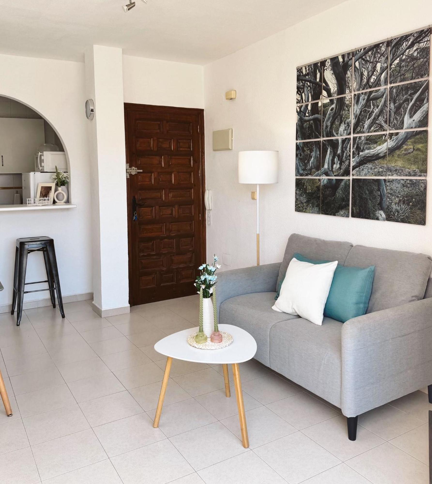 El Paraiso, 1 Bedroom 300m From The Sea *