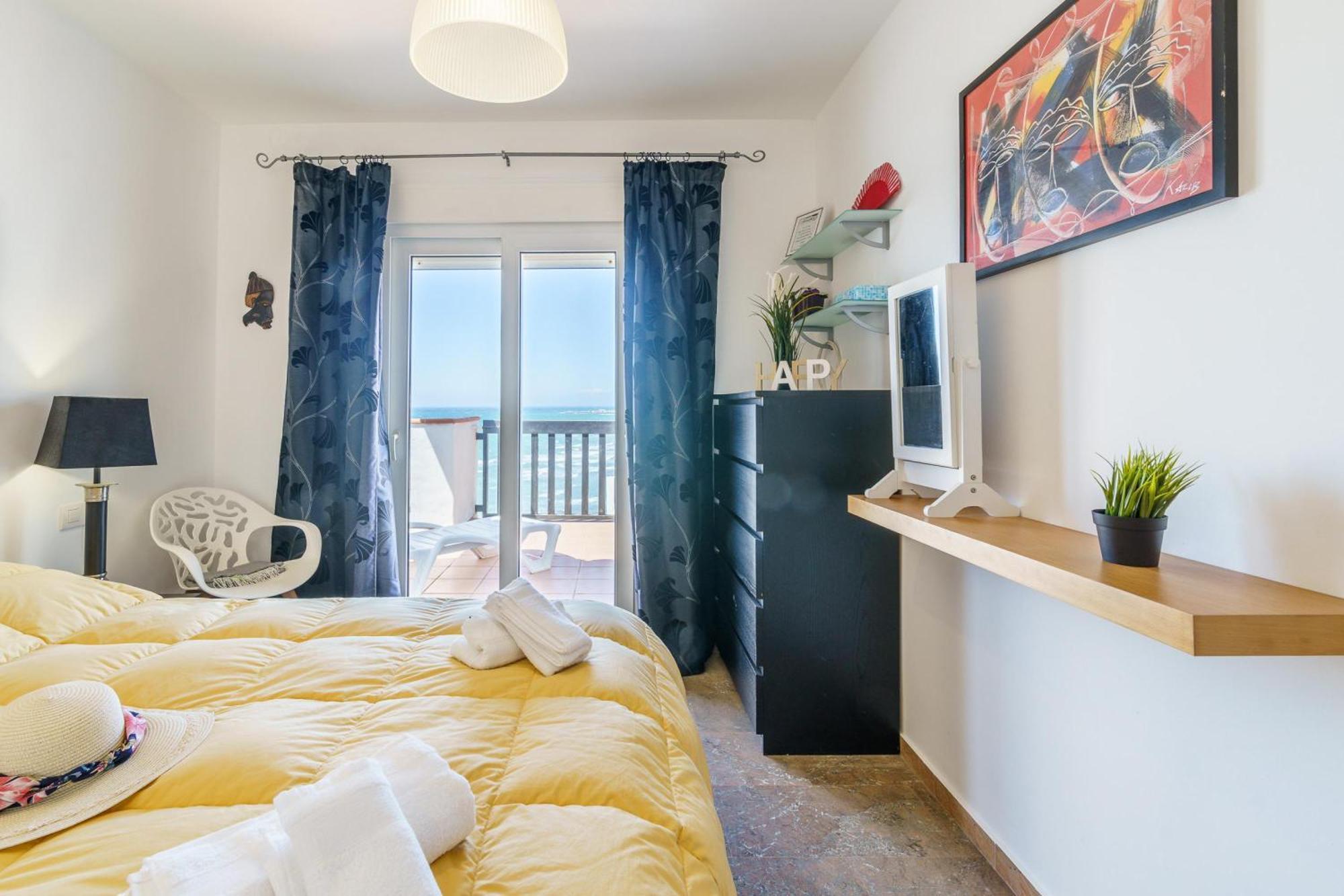 Puerta Del Mar Penthouse Beachfront - Happy Holiday home Sitio de Calahonda