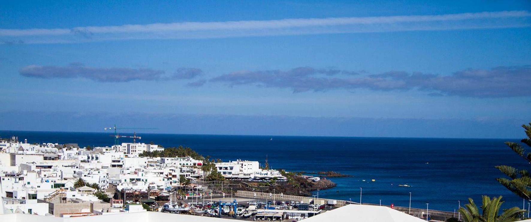 Gina Y Vista Oceano Puerto del Carmen (Lanzarote)