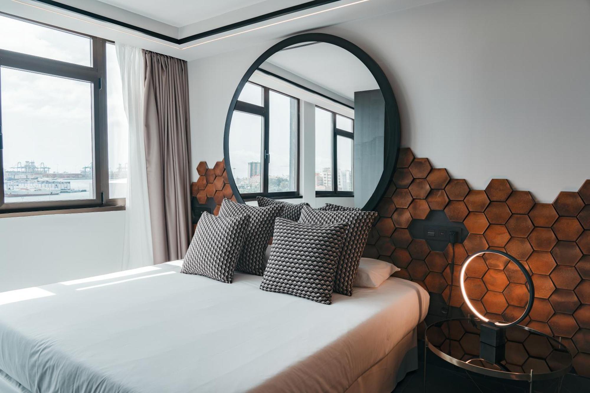 Poem Suites, Canteras *