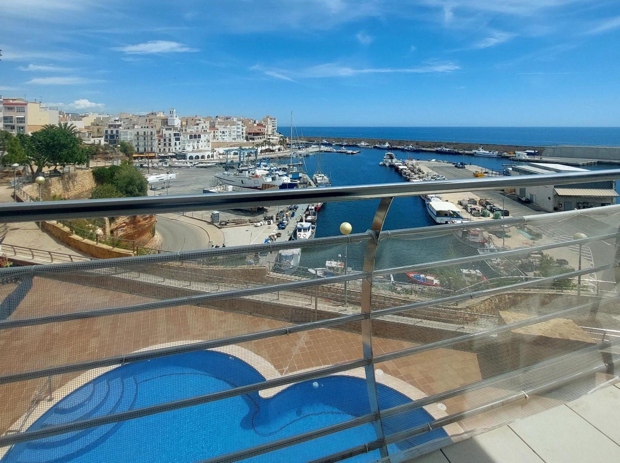 Atico Duplex Exclusivo Con Amplias Terrazas, Piscina Y Vistas Al Mar En Ametlla De Mar *