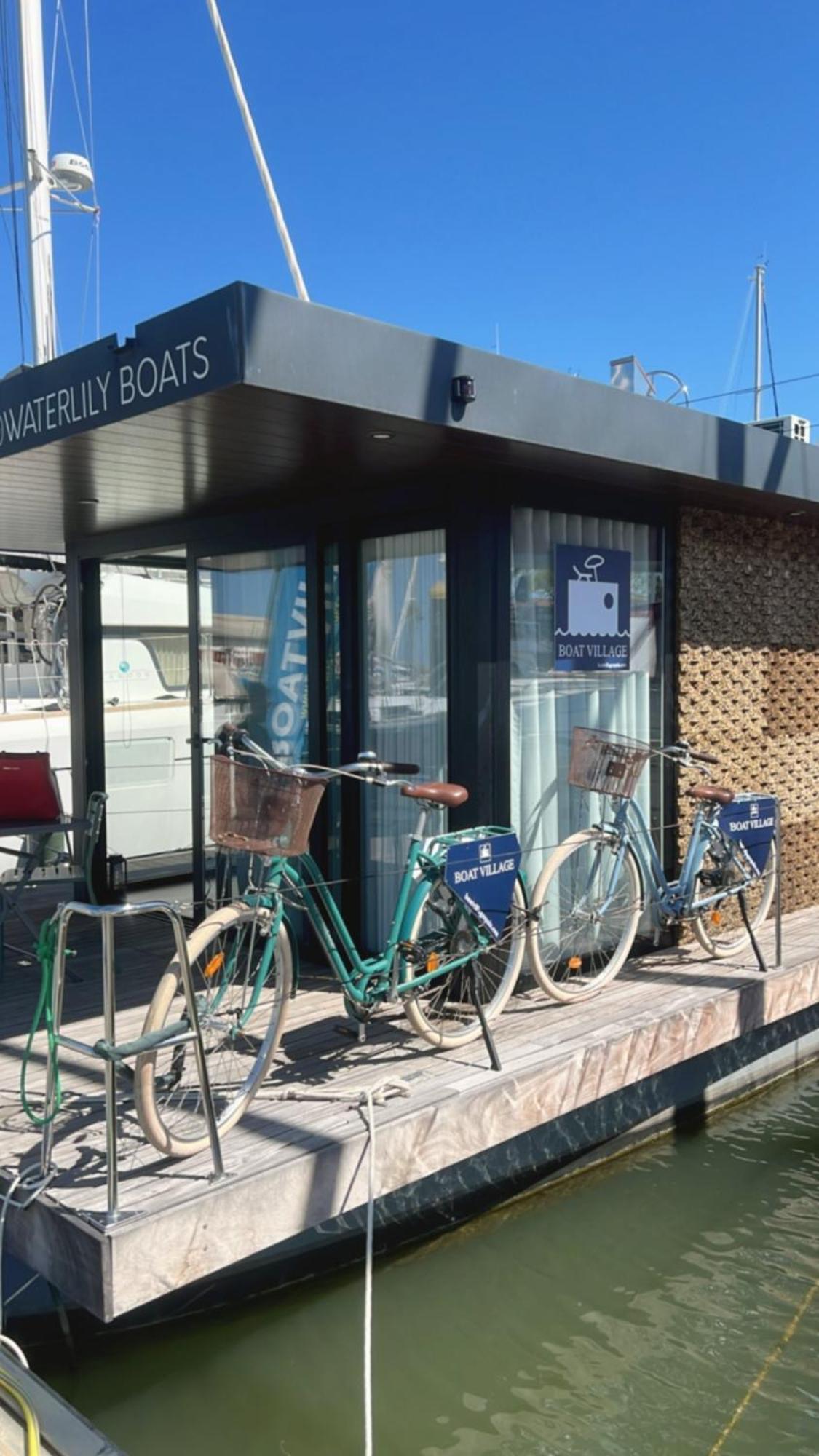 Botel Casas Flotantes - Boatvillage