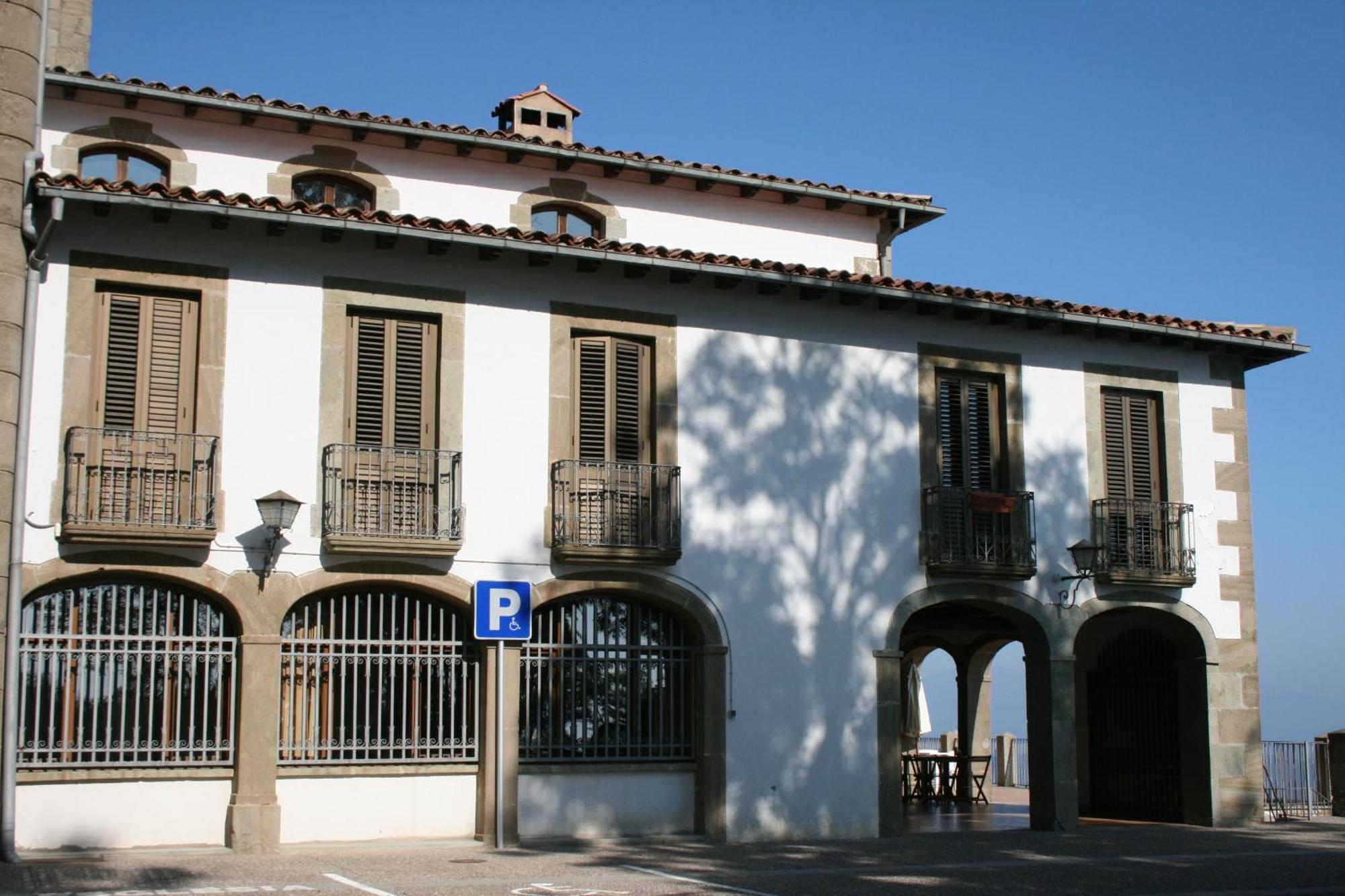 Santuari De La Salut De Hotel Sant Feliu De Pallerols