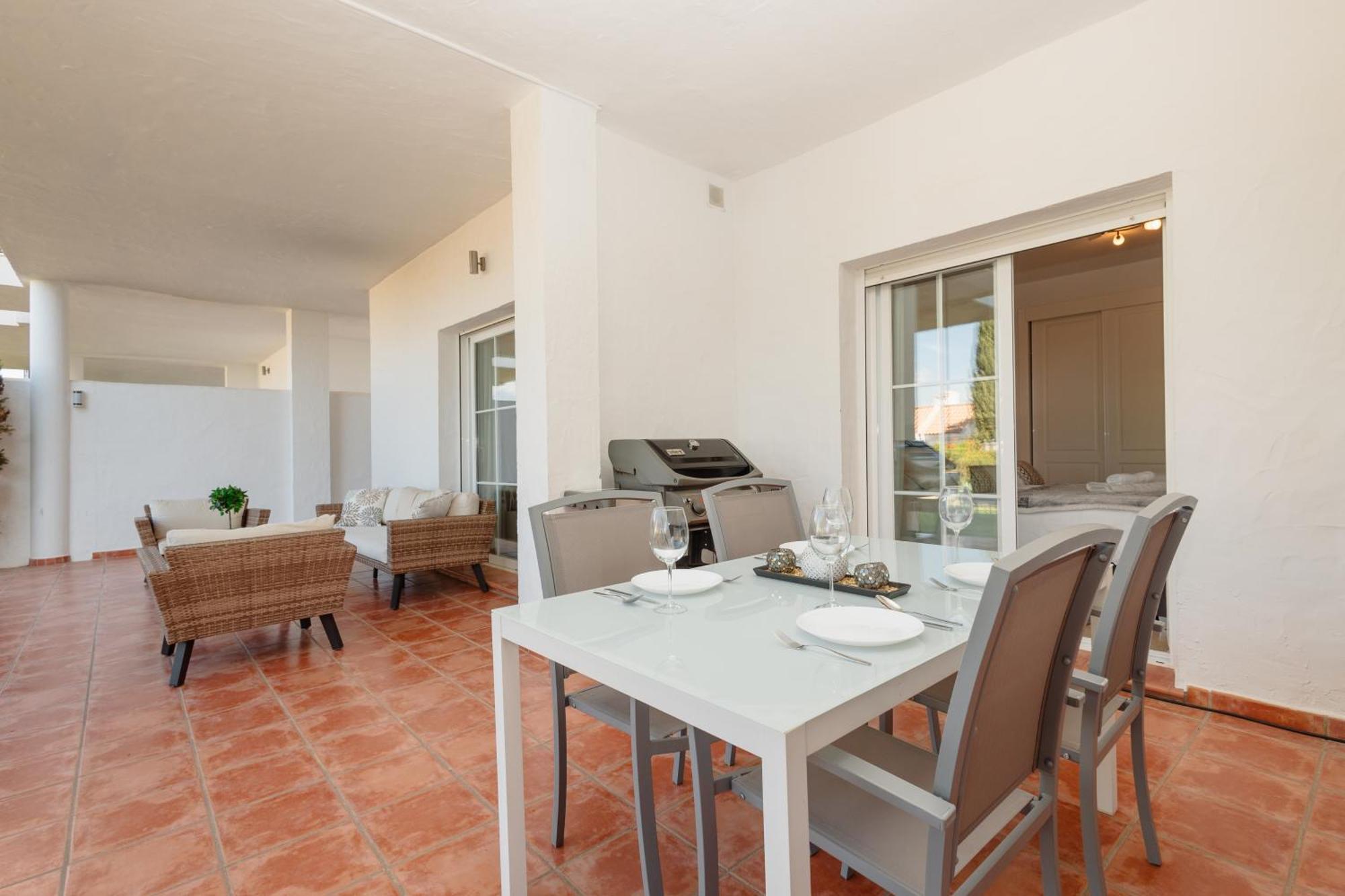 Sea View With Private Garden And Jacuzzi In Balcones Del Lago, Istan Apartamento *