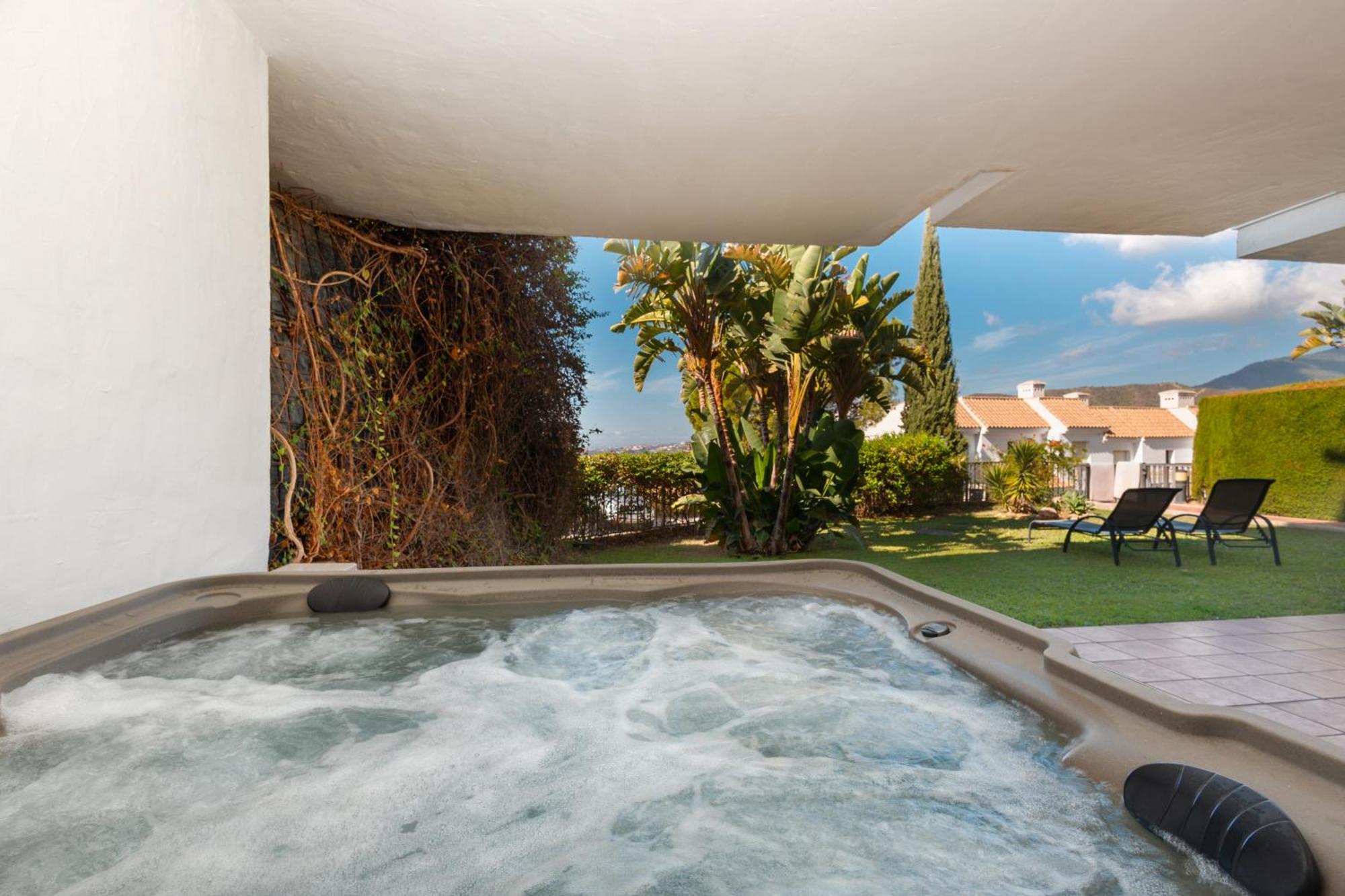 Sea View With Private Garden And Jacuzzi In Balcones Del Lago, Istan