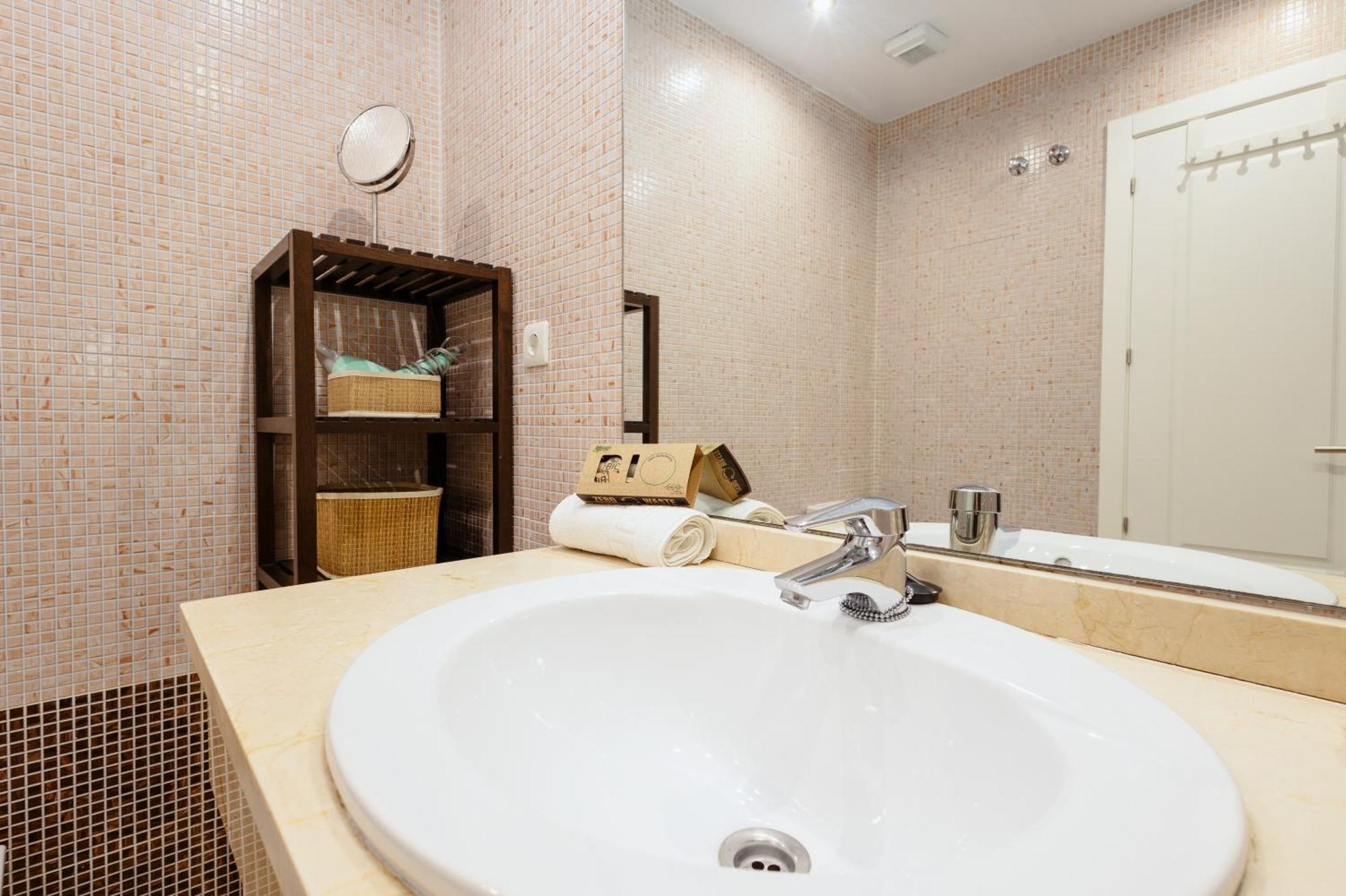 Sea View With Private Garden And Jacuzzi In Balcones Del Lago, Istan Apartamento *