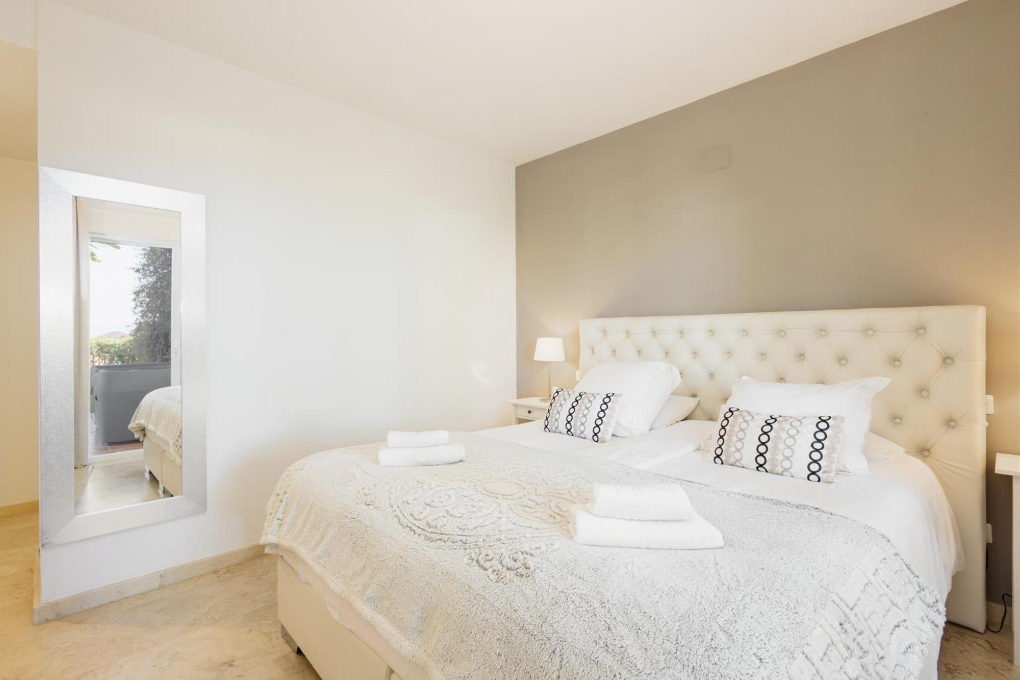 Apartamento Sea View With Private Garden And Jacuzzi In Balcones Del Lago, Istan El Ángel
