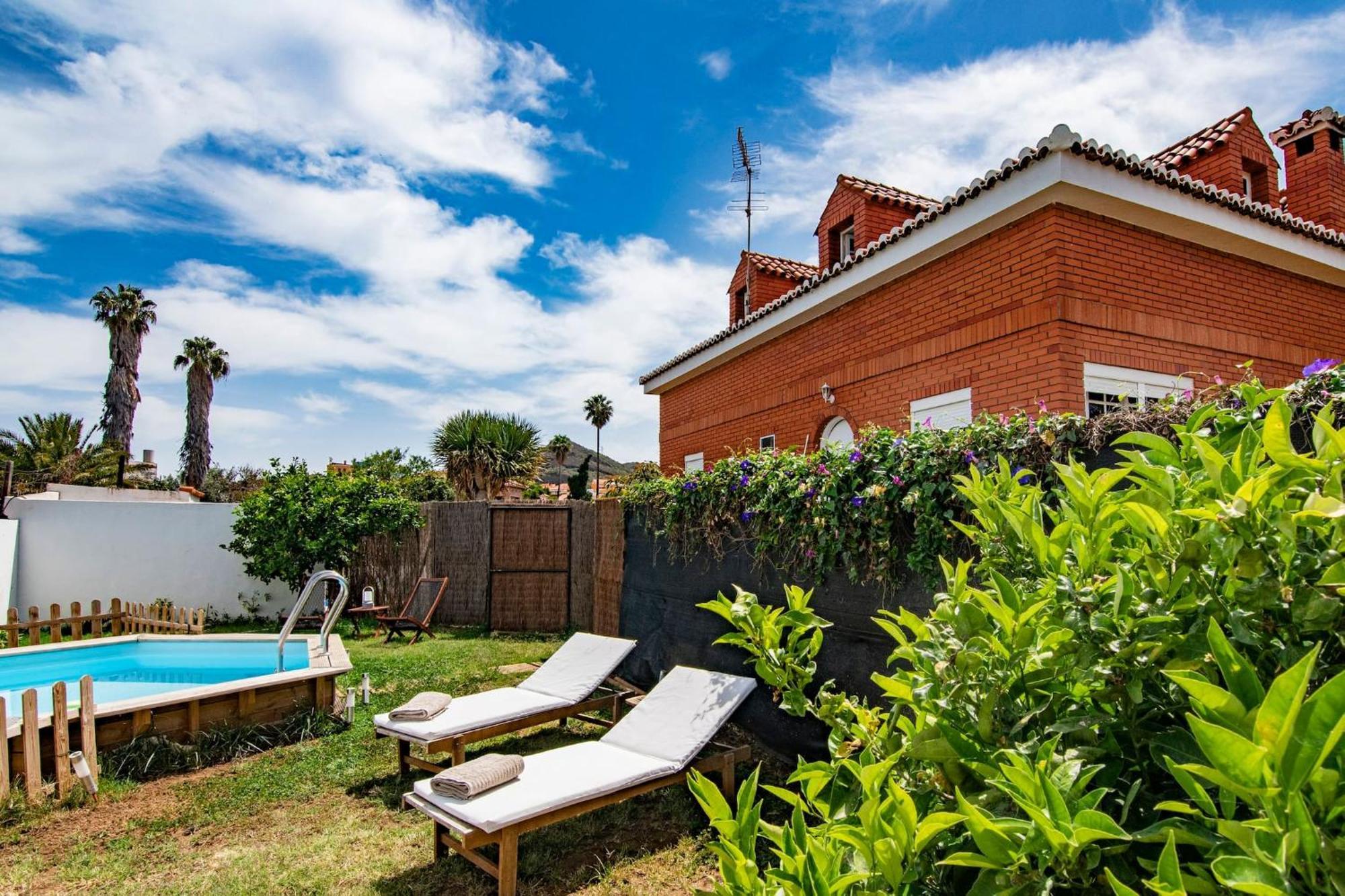 Almendros Holiday home *