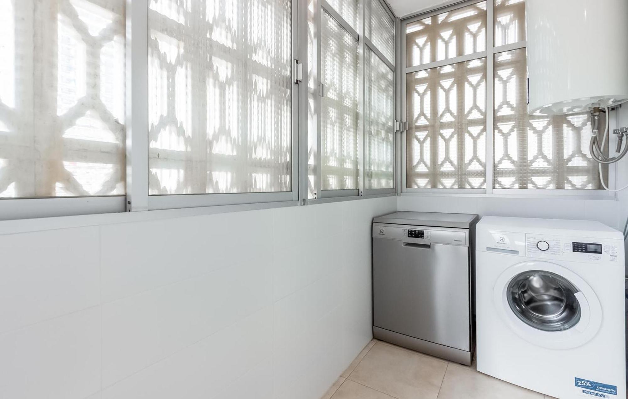 3 Bedroom Awesome In Apartamento *