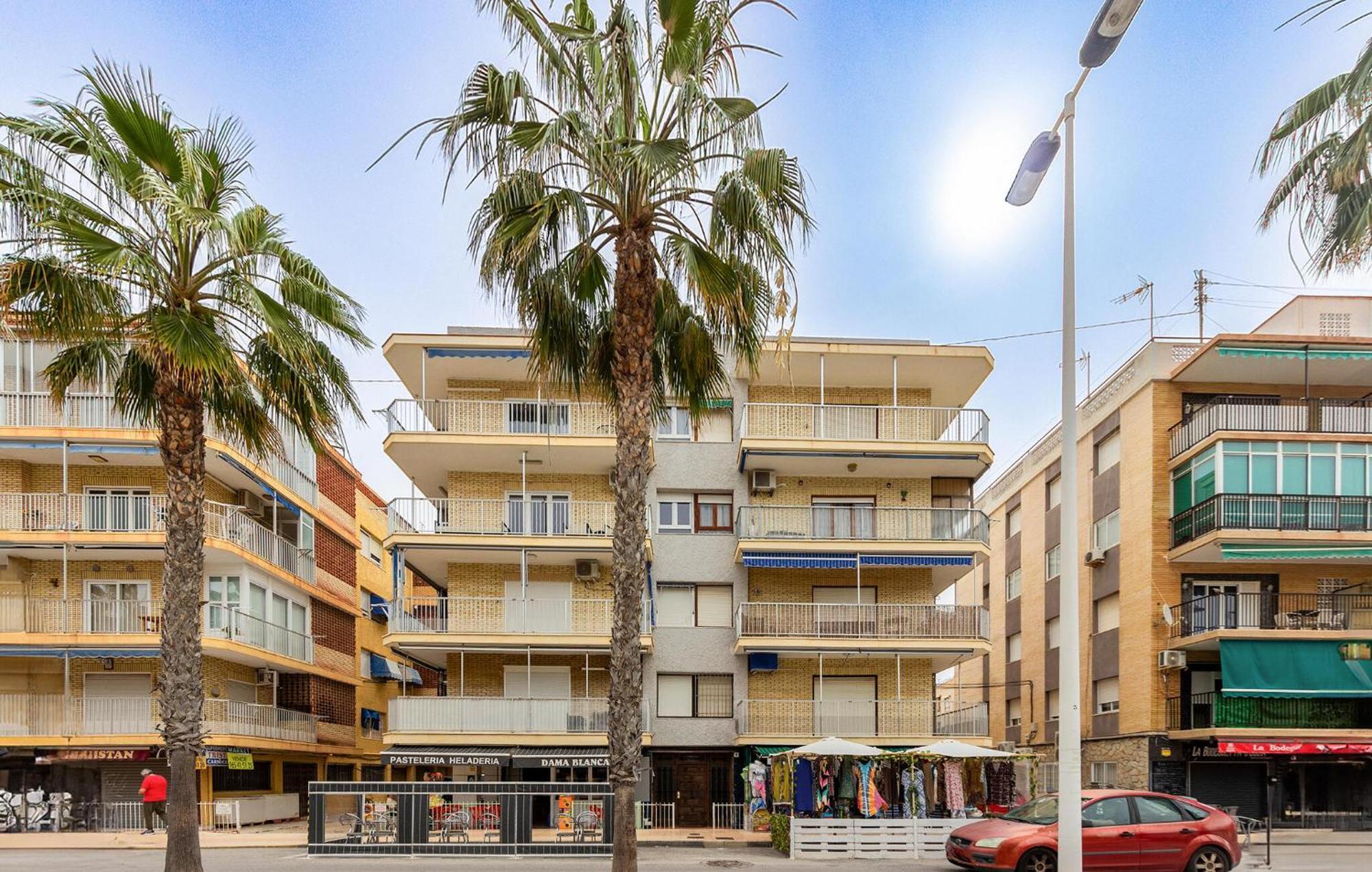 Apartamento 3 Bedroom Awesome In *
