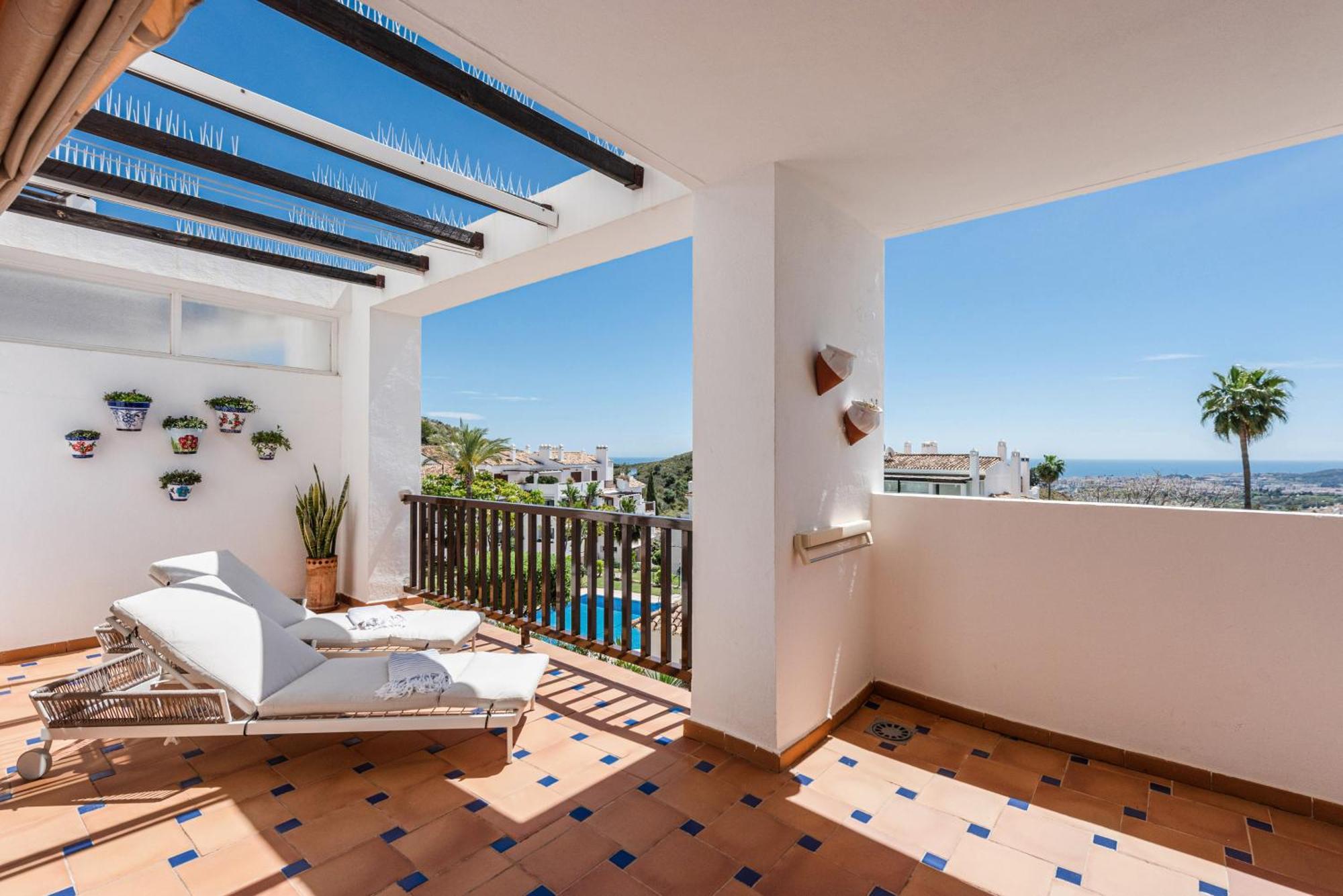 Incredible With Sea Views And Balcony Apartment Mijas