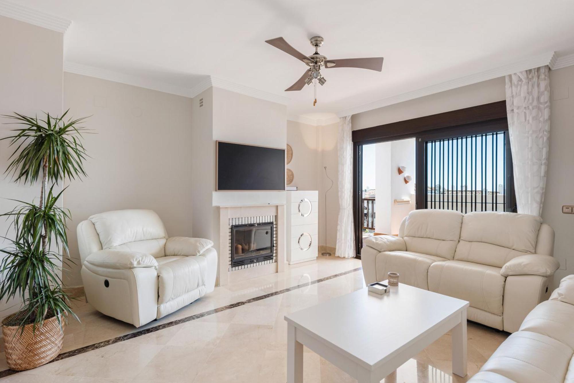 Incredible With Sea Views And Balcony Apartment Mijas
