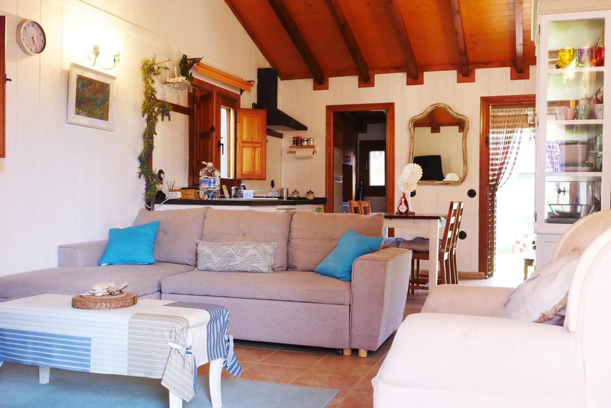 Ada Con Jardin Y Piscina *