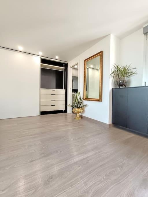 Spacious By The Apartamento *