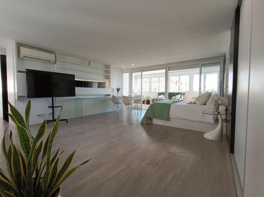 Spacious By The Apartamento