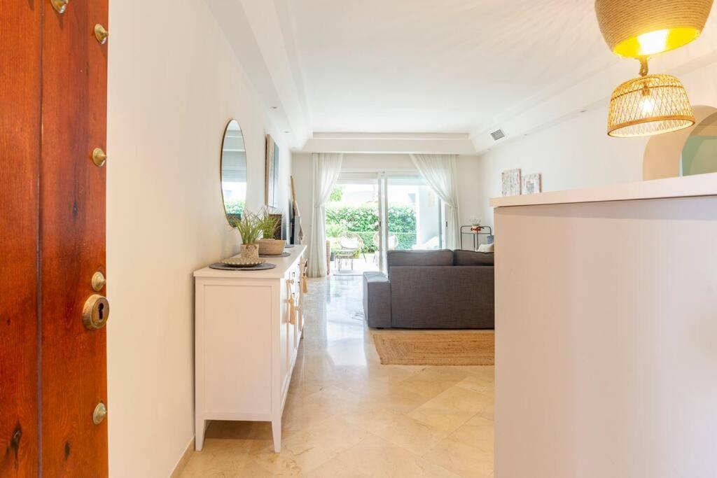 Precioso Bajo Recien Reformado Primera Linea Playa Apartamento Estepona