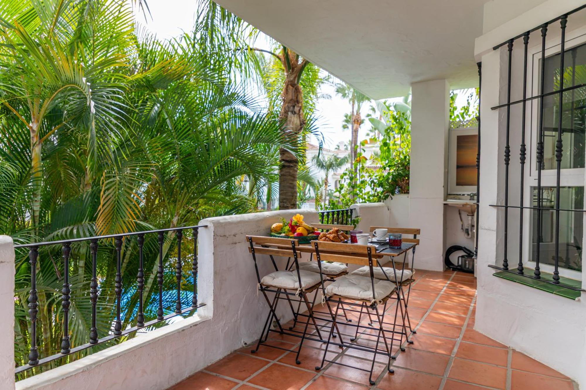 Ab Properties: Design Penthouse With Pool View In Marbella's Golden Mile Apartment