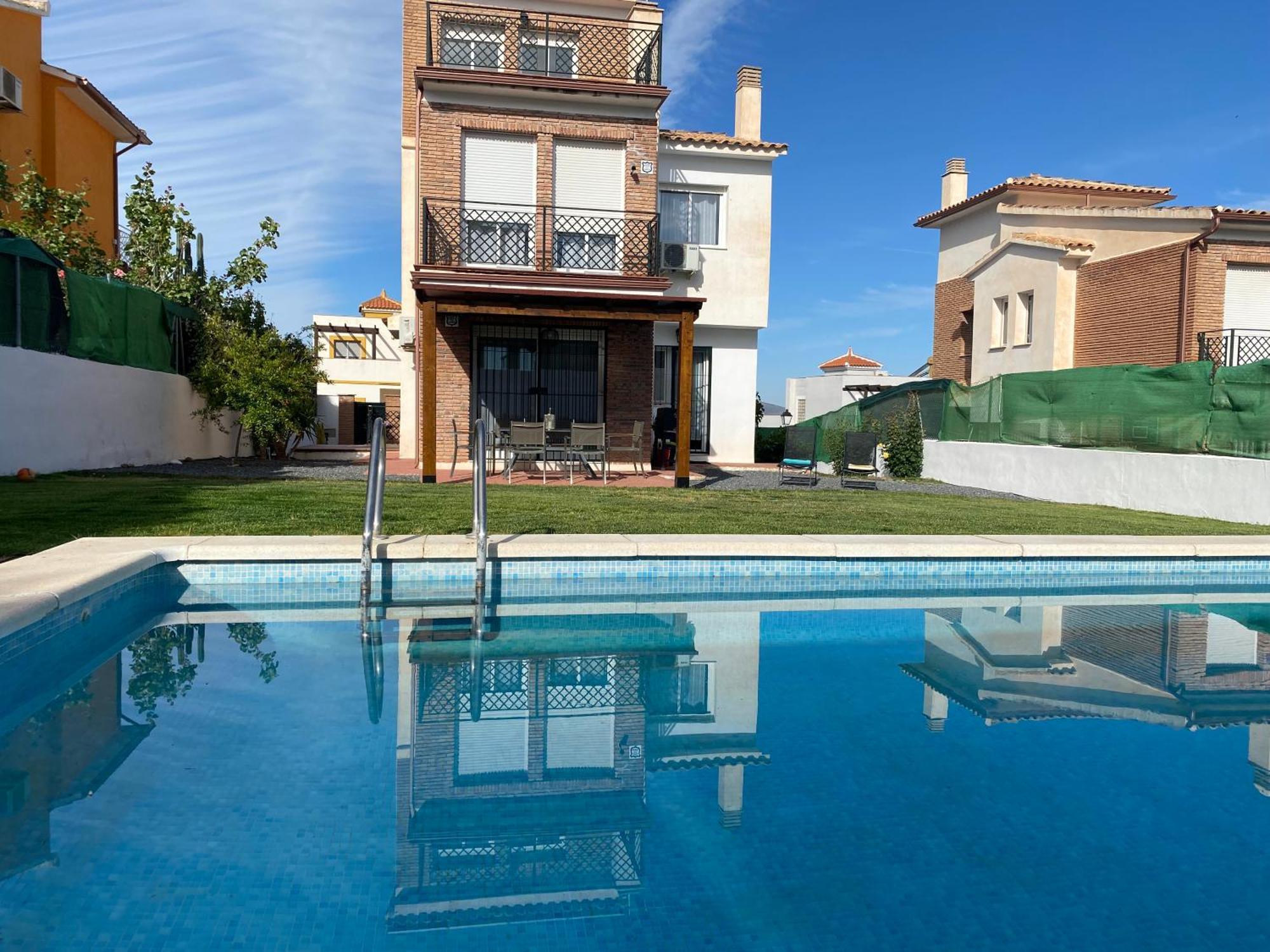 Casa , Dilar, Granada Con Jardin Y Piscina *