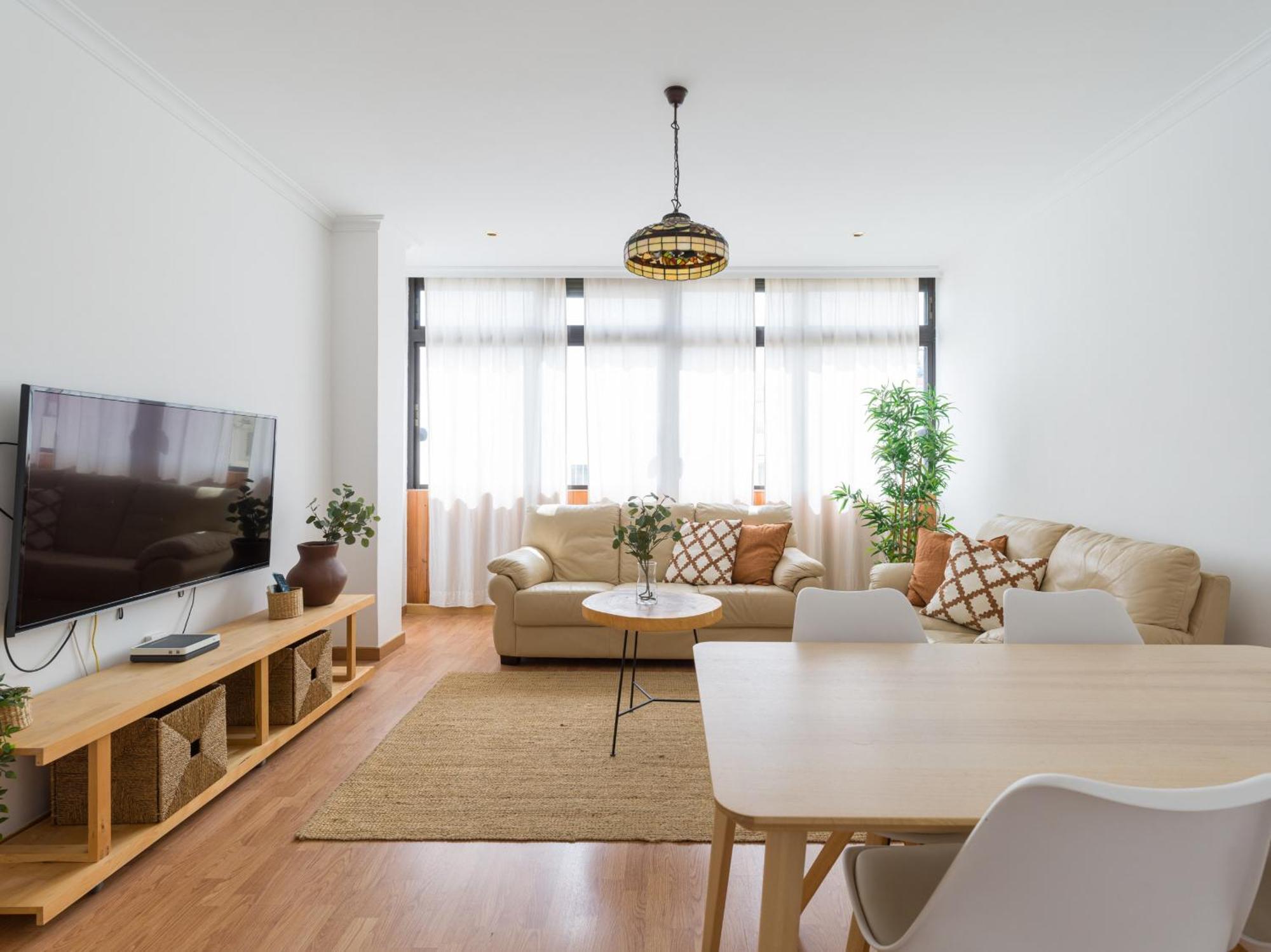 Moderno Piso De 3 Cerca De Triana Apartamento *
