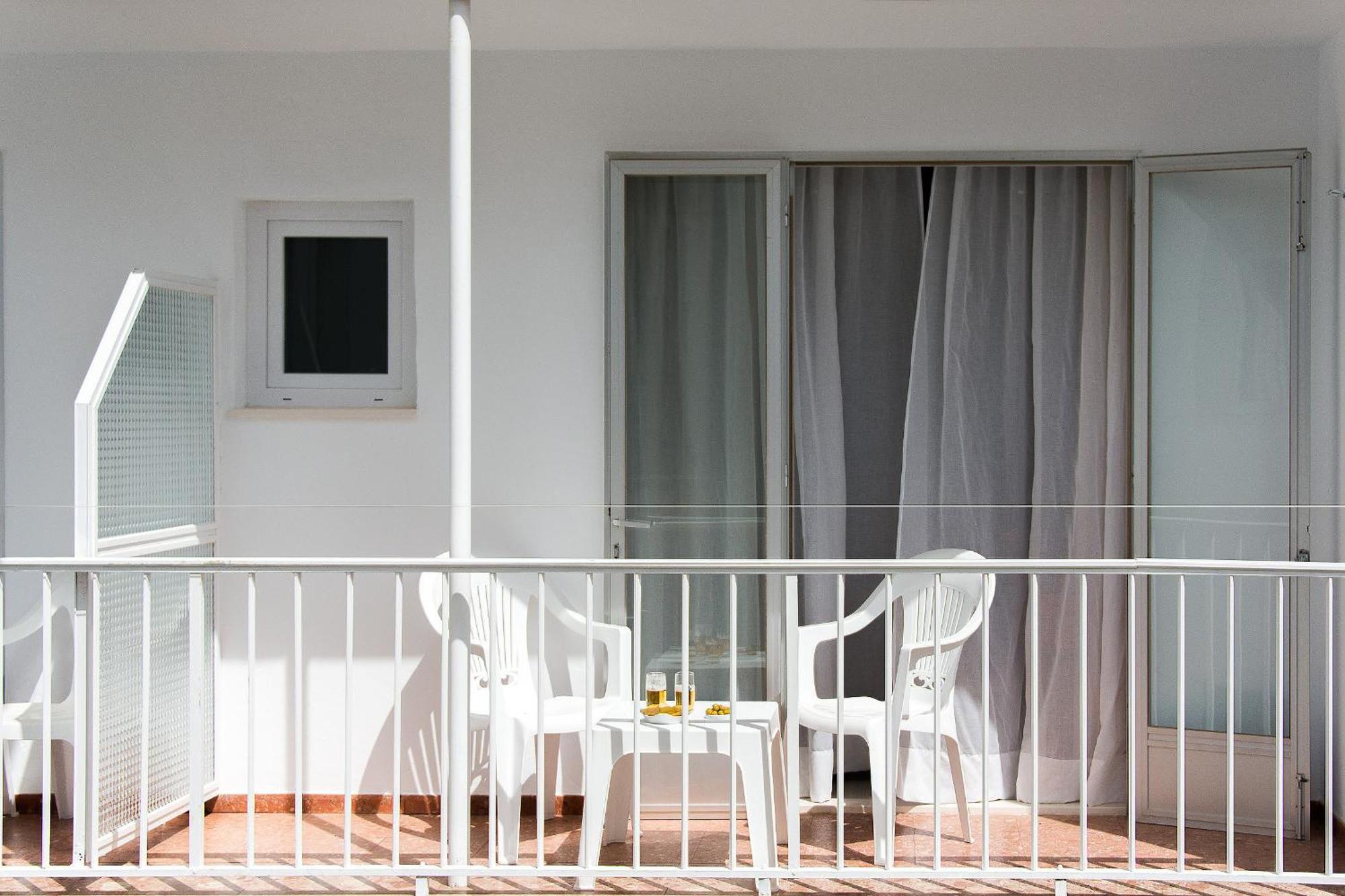 Menurka Hostal *