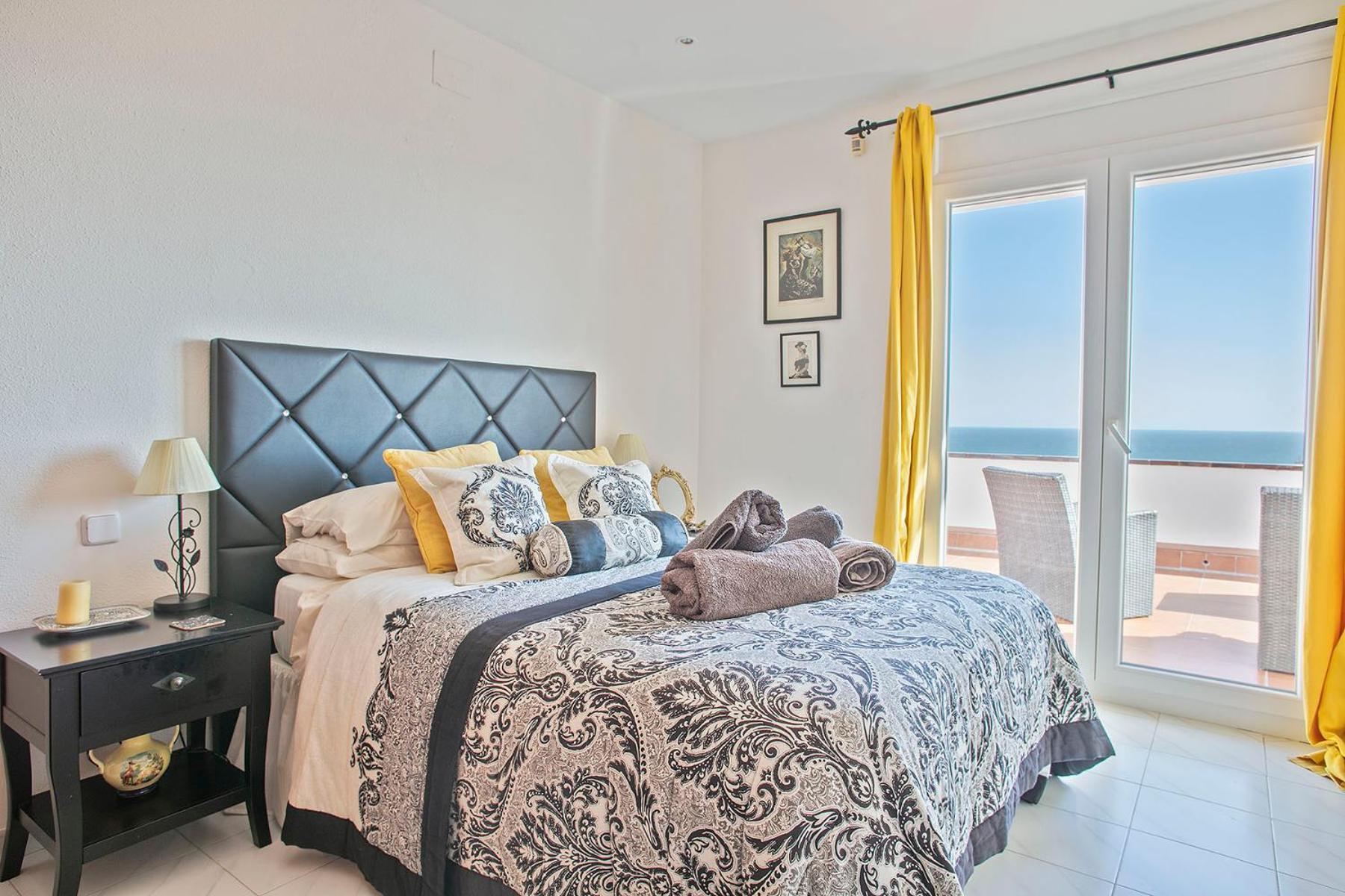 House With Amazing Views , Overlooking The Festival Town Of Сasa de vacaciones