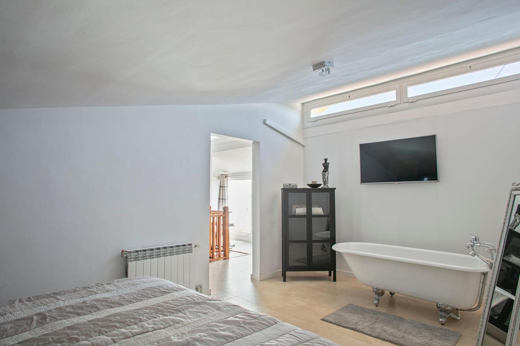 Сasa de vacaciones House With Amazing Views , Overlooking The Festival Town Of