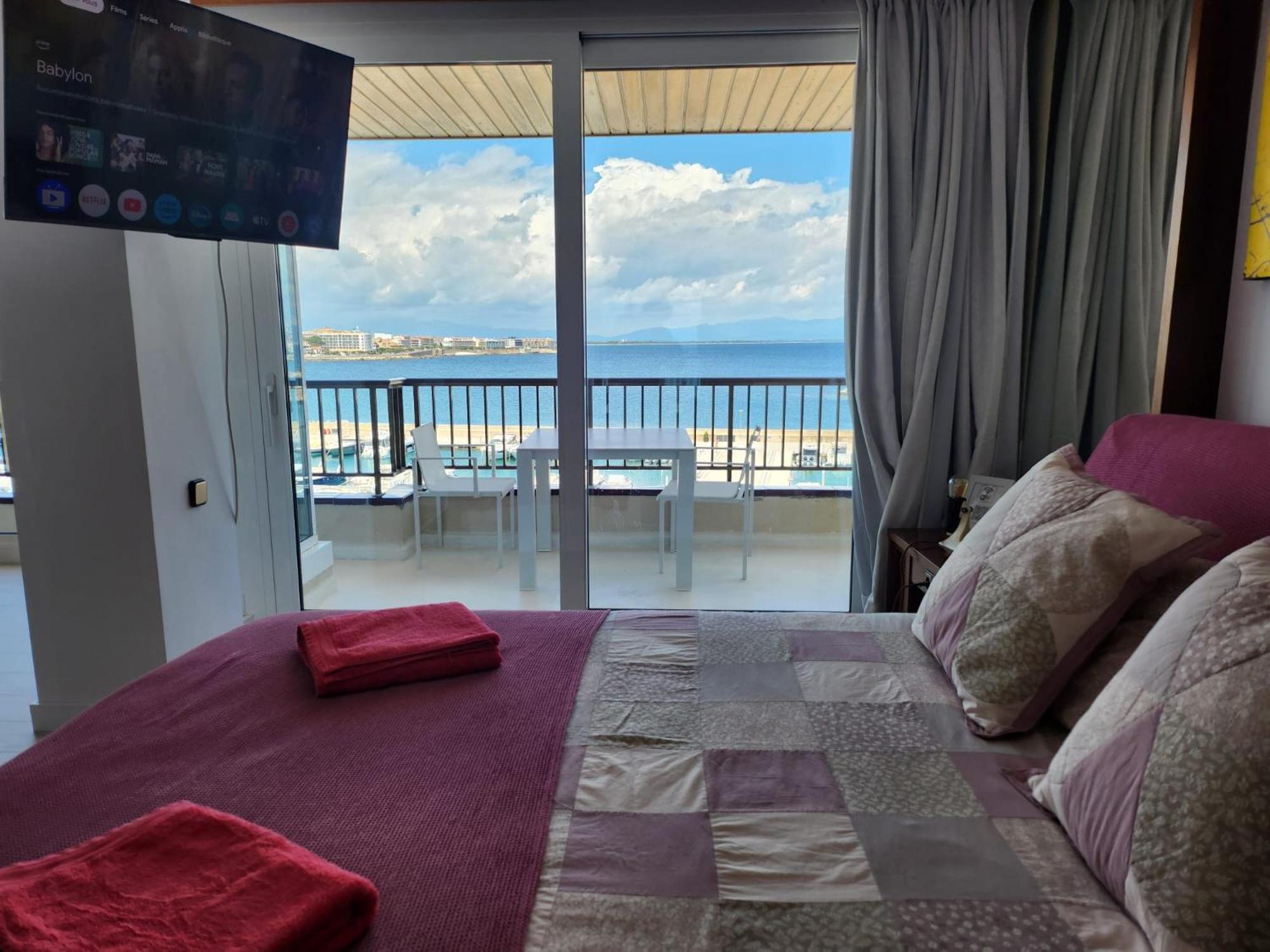 Solo Atico Guest Bed and breakfast L' Escala