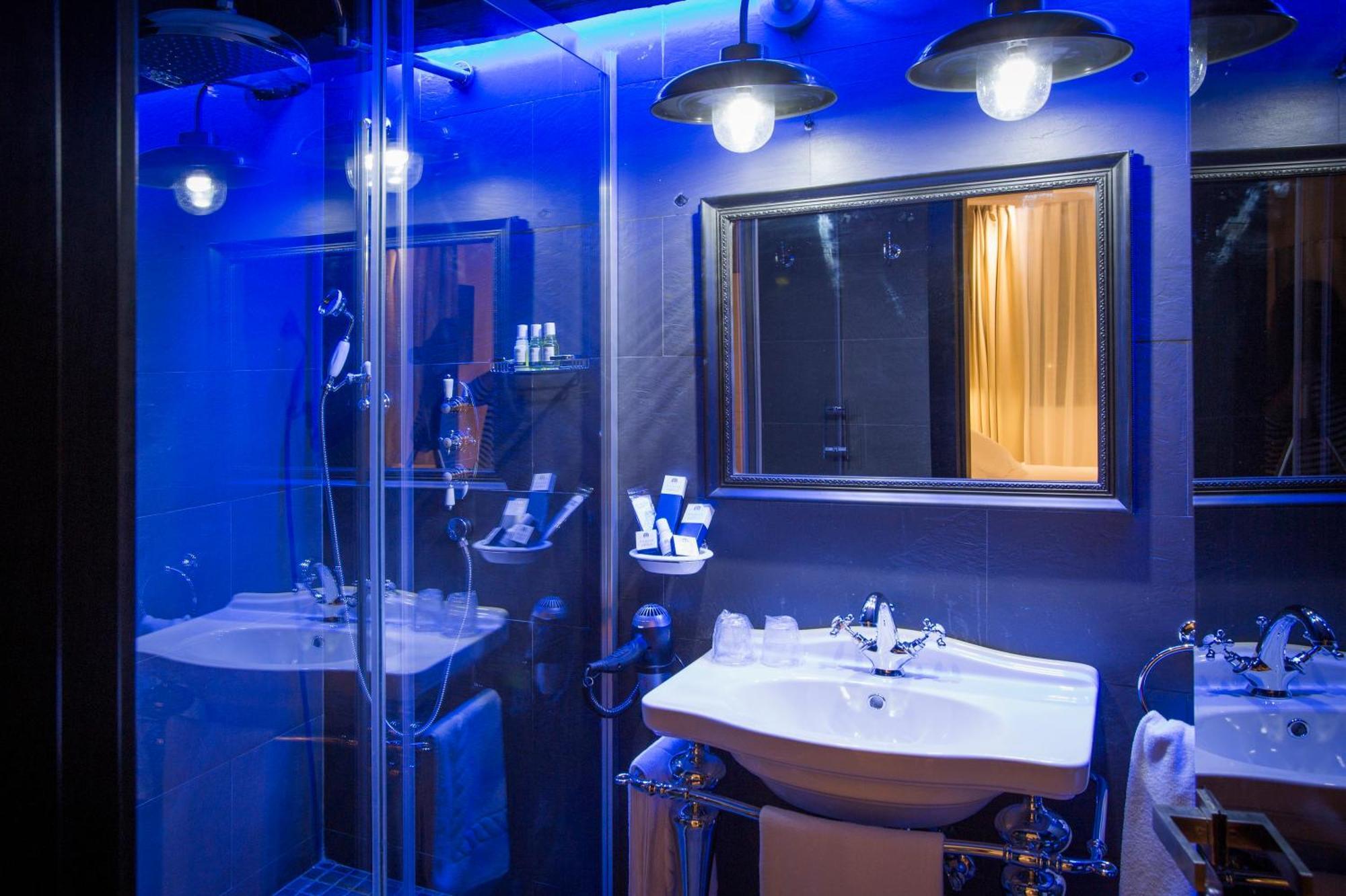 Boutique Caravan Cinema Pensión Bilbao