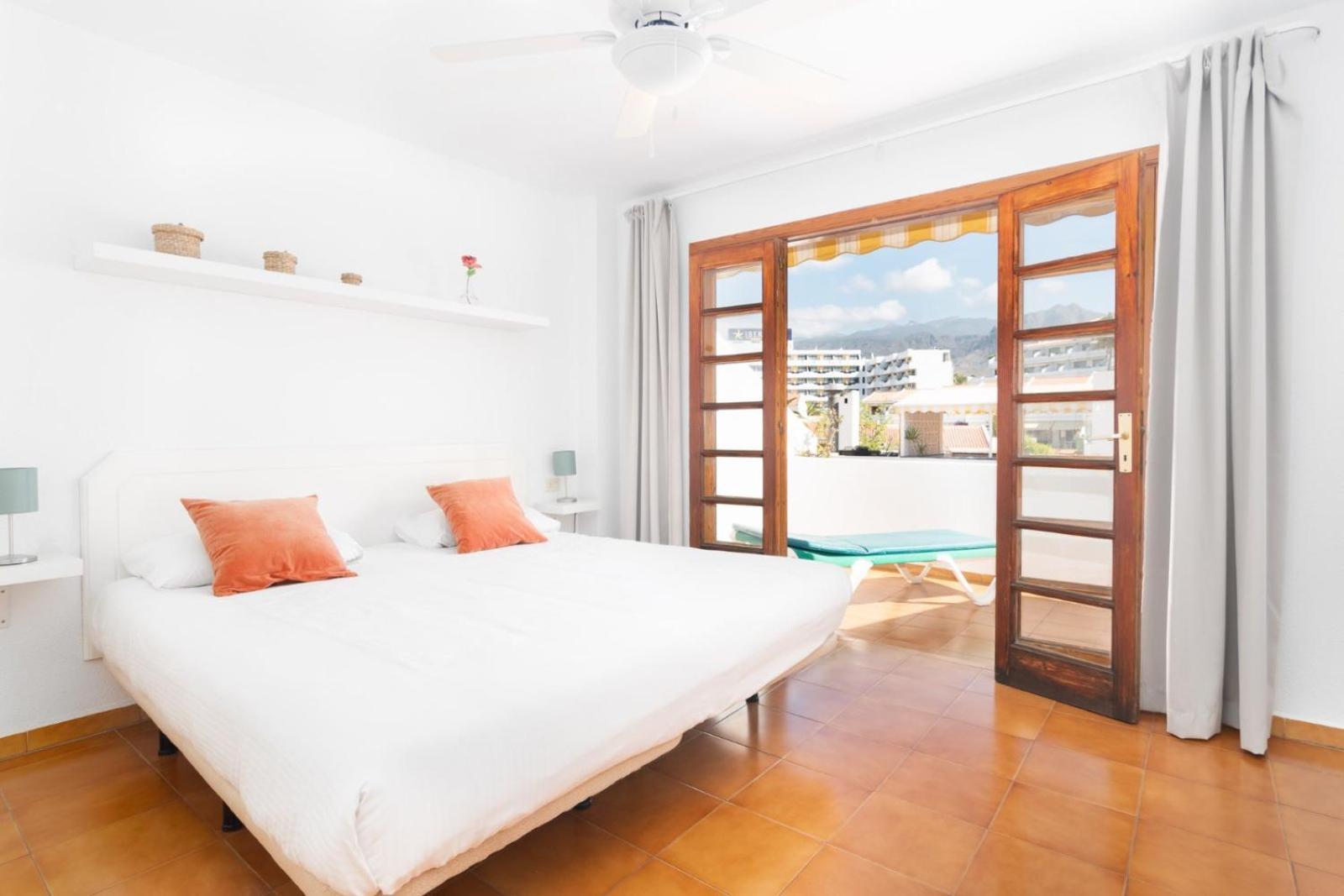 Club Olympus In Garden Apartment