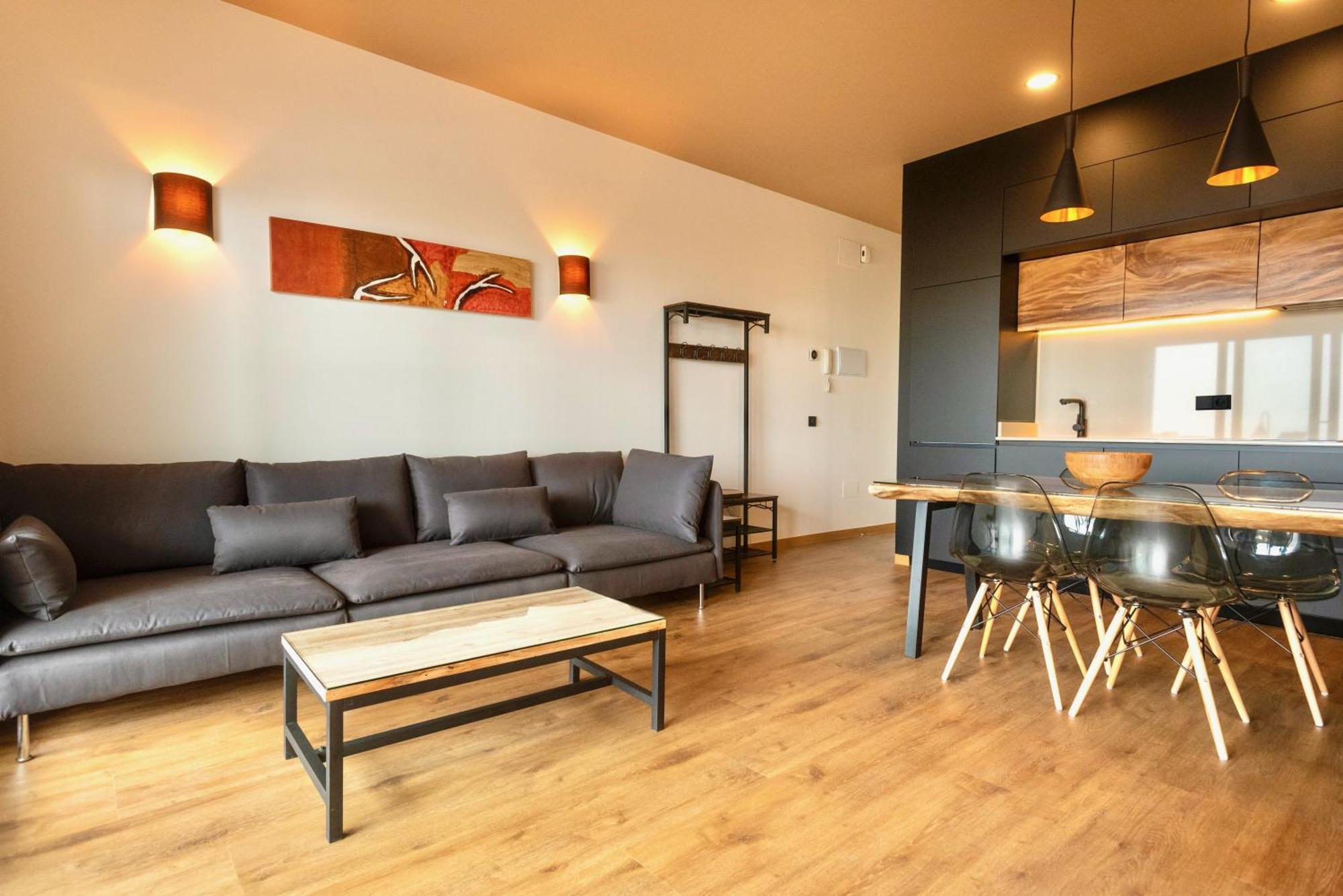 Lances Penthouses *
