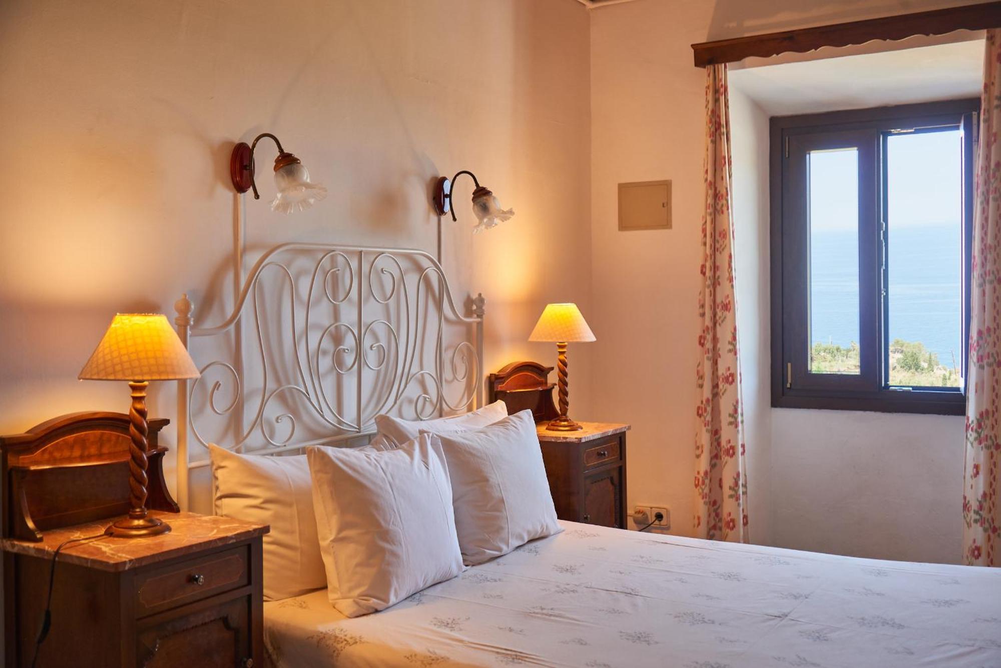 Busquets Hotel