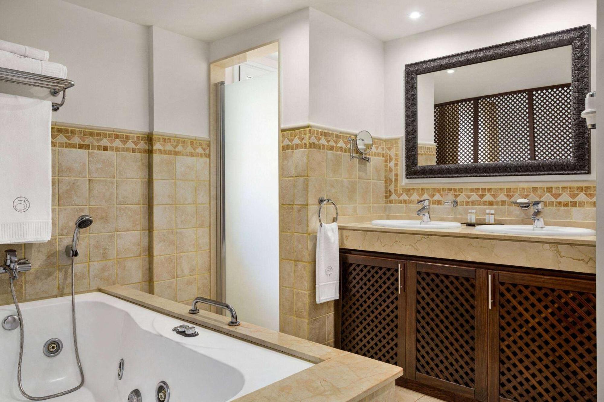 Apartahotel Wyndham Residences Costa Adeje 3*