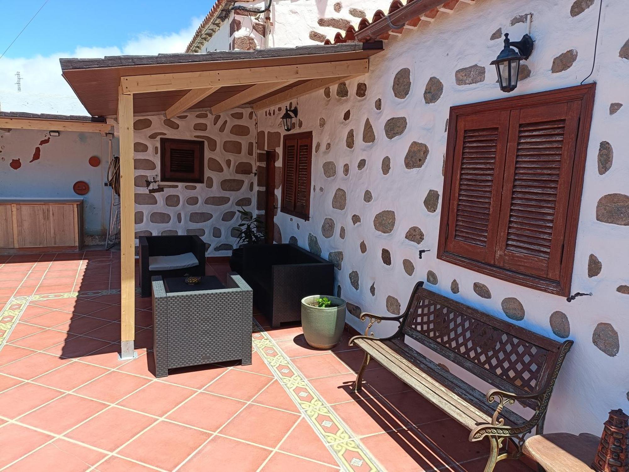 Casita Roque Nublo * Tejeda (Gran Canaria)