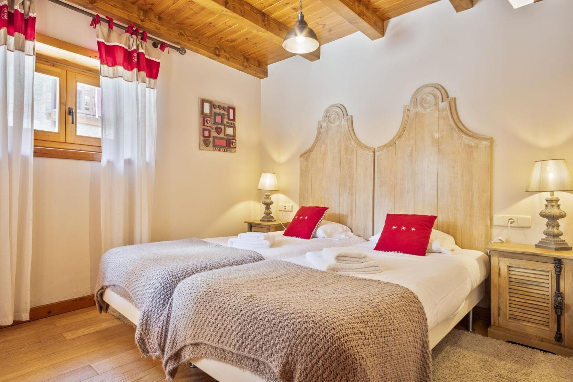 Luderna - Casa Eth Farrow 2 *