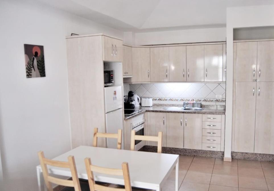 Apartment Mara's House With Heated Pool, Air Con And Second Mezzanine Bedroom Los Cristianos (Tenerife)