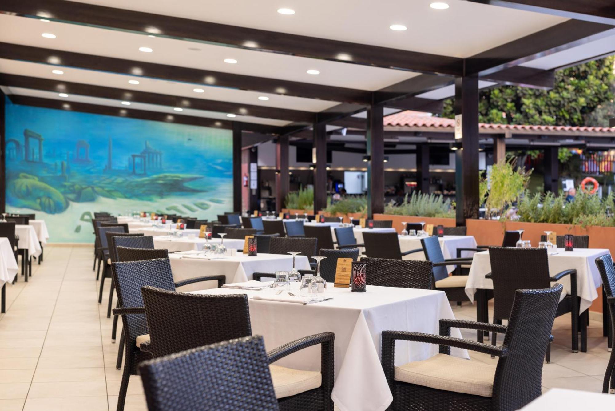 El Duque Aparthotel 4*