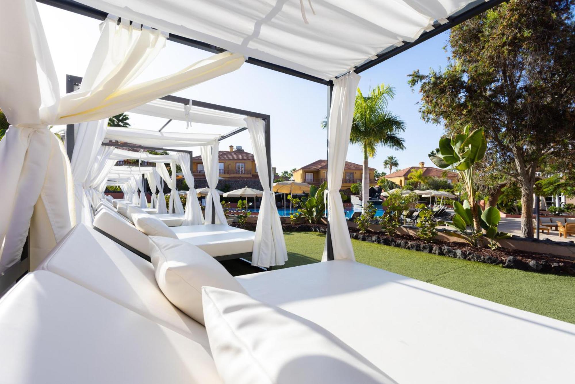 Aparthotel El Duque 4*