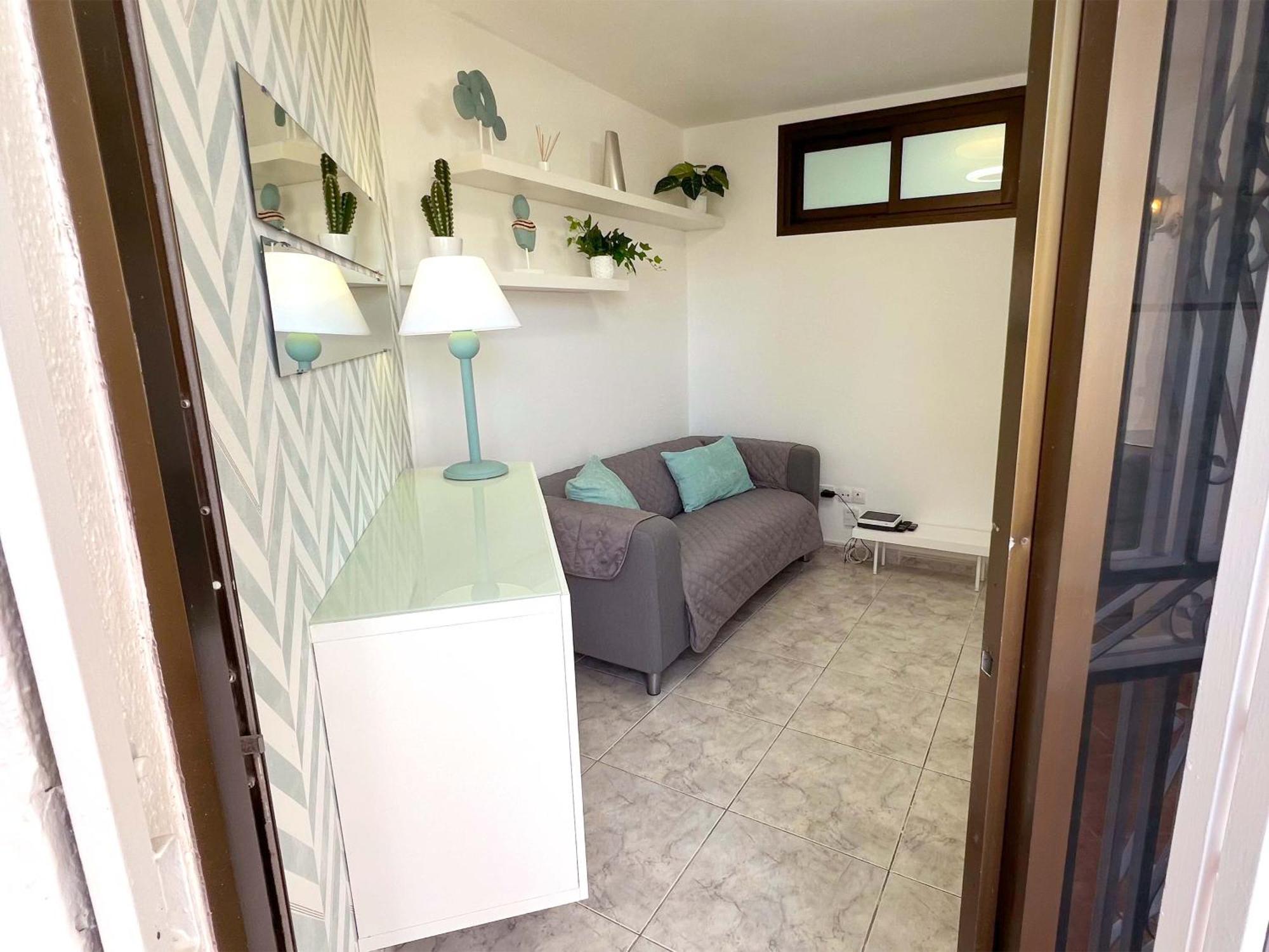 Encantador Con Terraza, Cristianos Apartamento *