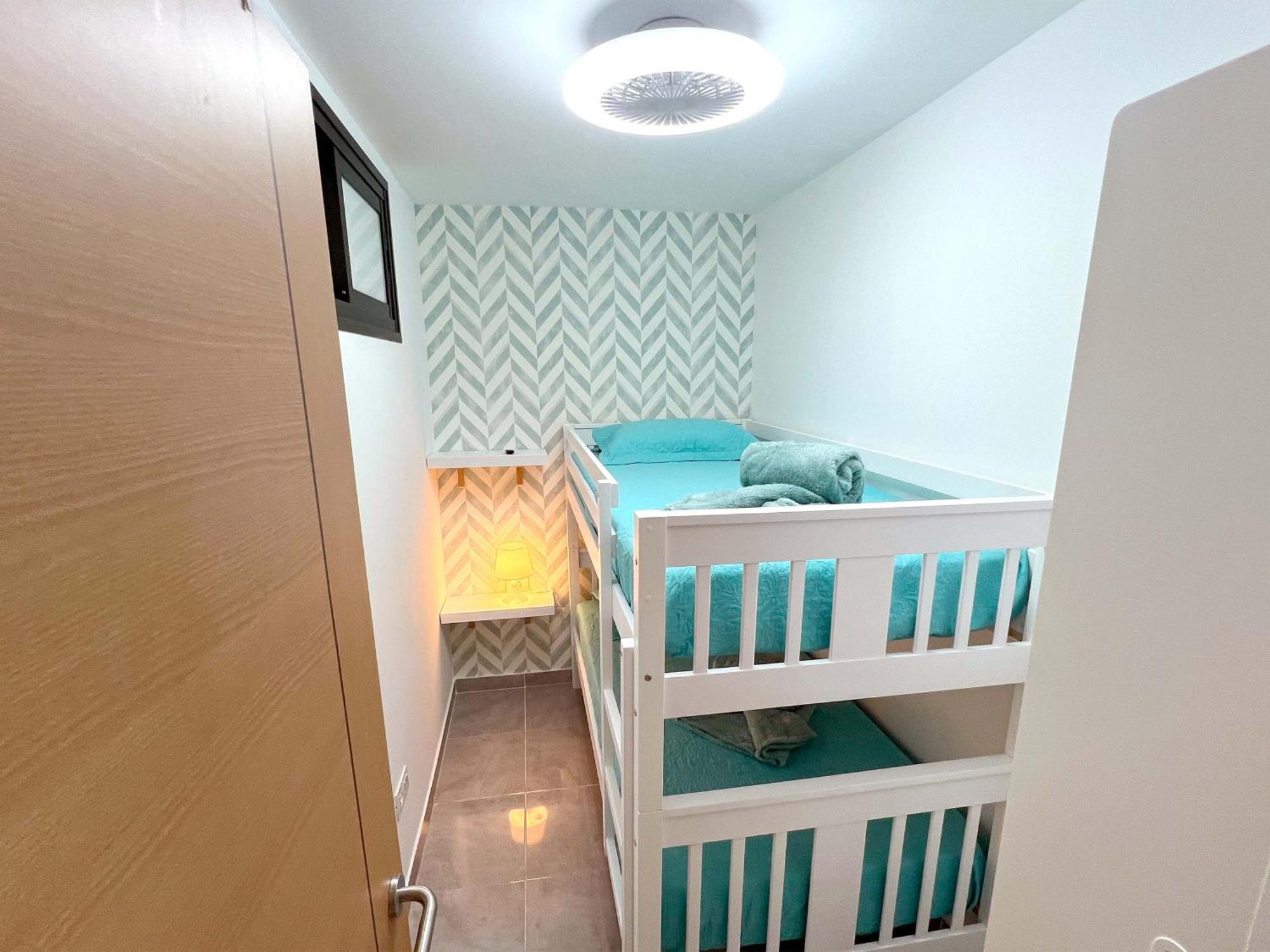 Encantador Con Terraza, Cristianos Apartamento