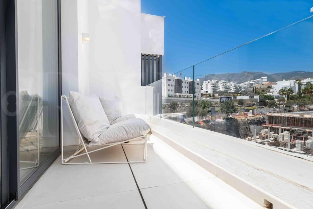 Lovely View With Private Jacuzzi & Terrace, Pool And Parking By Rems * Fuengirola