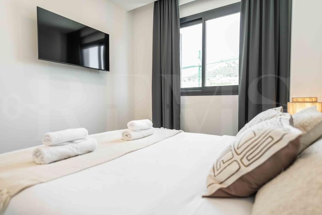 Lovely View With Private Jacuzzi & Terrace, Pool And Parking By Rems Fuengirola