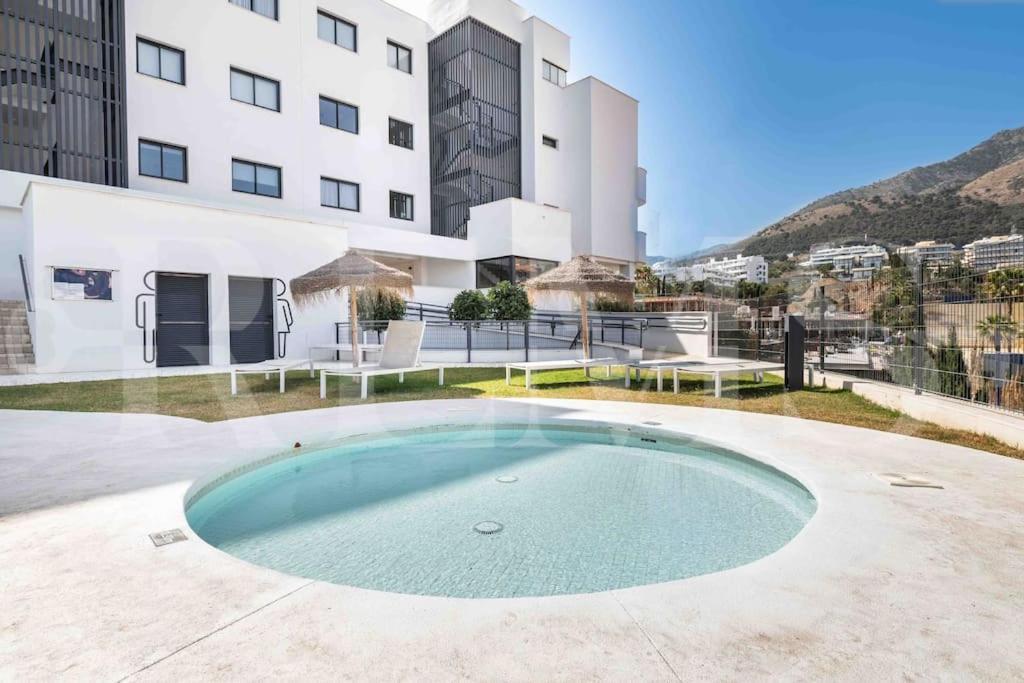 Apartamento Lovely View With Private Jacuzzi & Terrace, Pool And Parking By Rems
