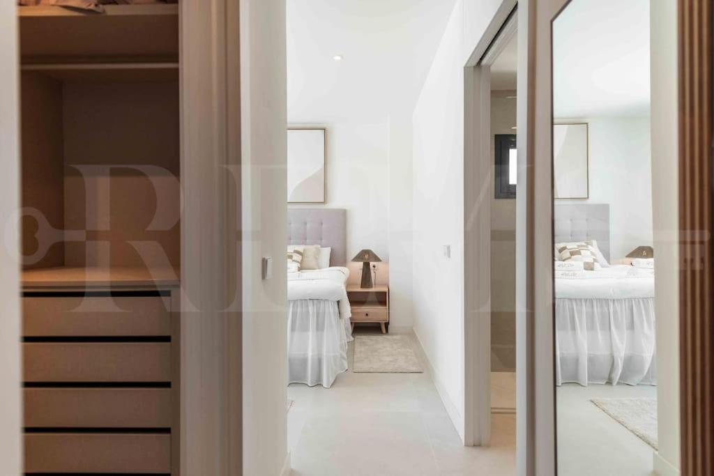 Lovely View With Private Jacuzzi & Terrace, Pool And Parking By Rems Apartamento Fuengirola