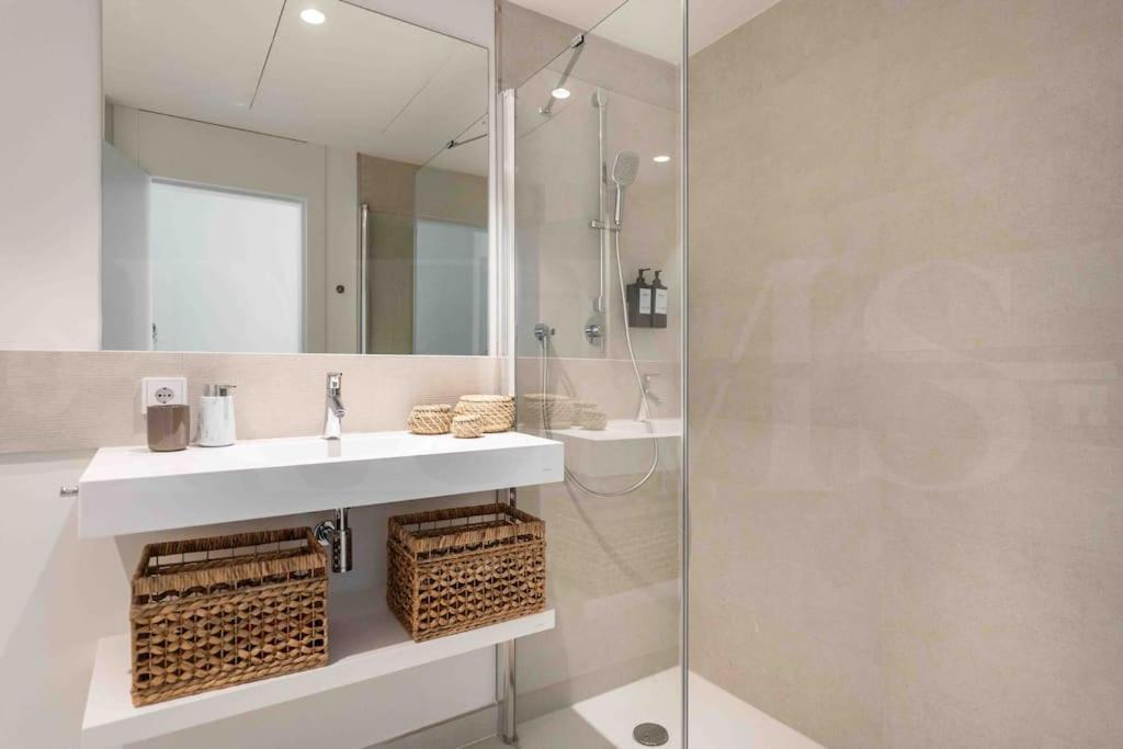 Lovely View With Private Jacuzzi & Terrace, Pool And Parking By Rems