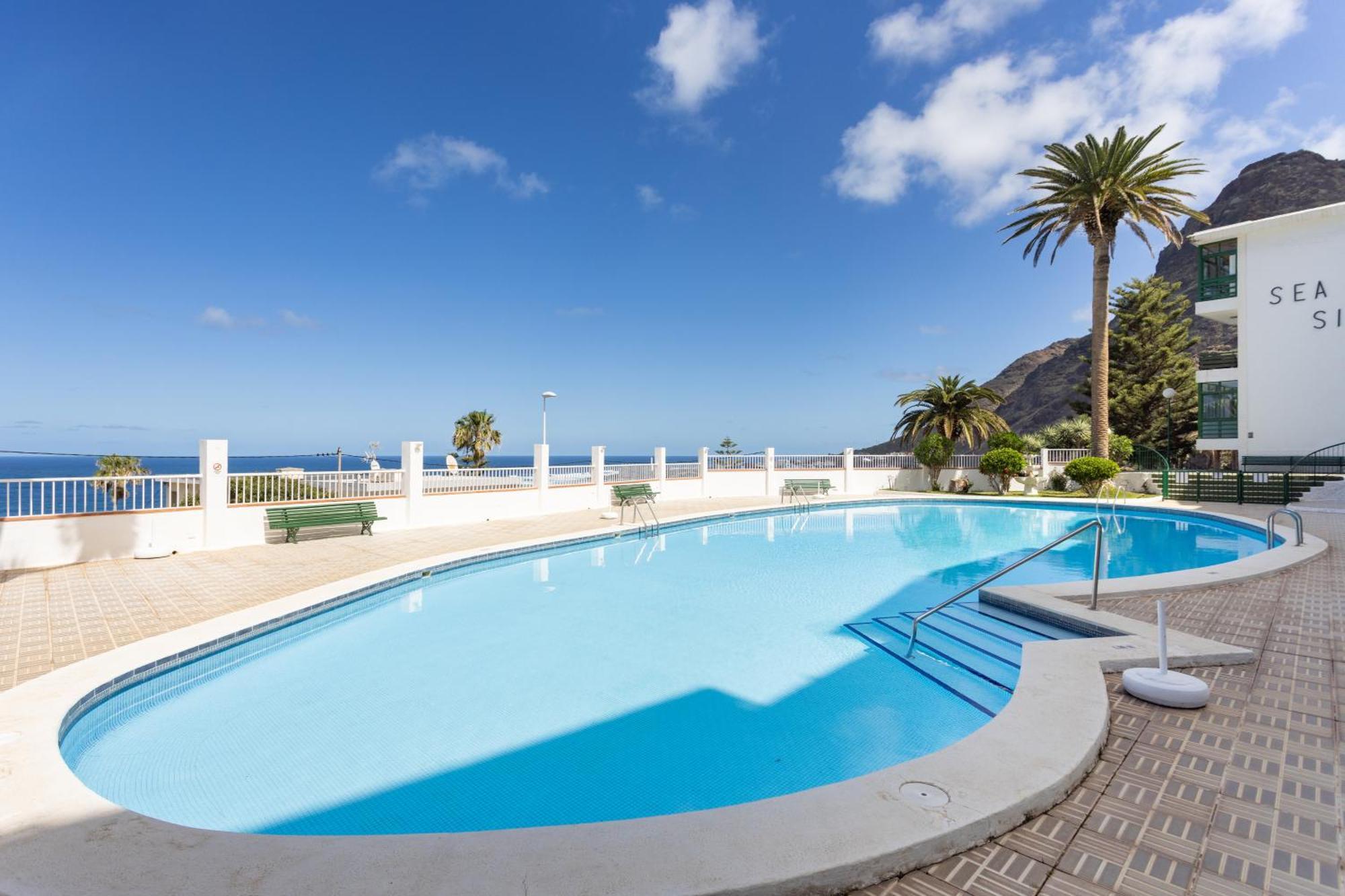 Home2book Bright Sea Views & Pool Bajamar (La Laguna)