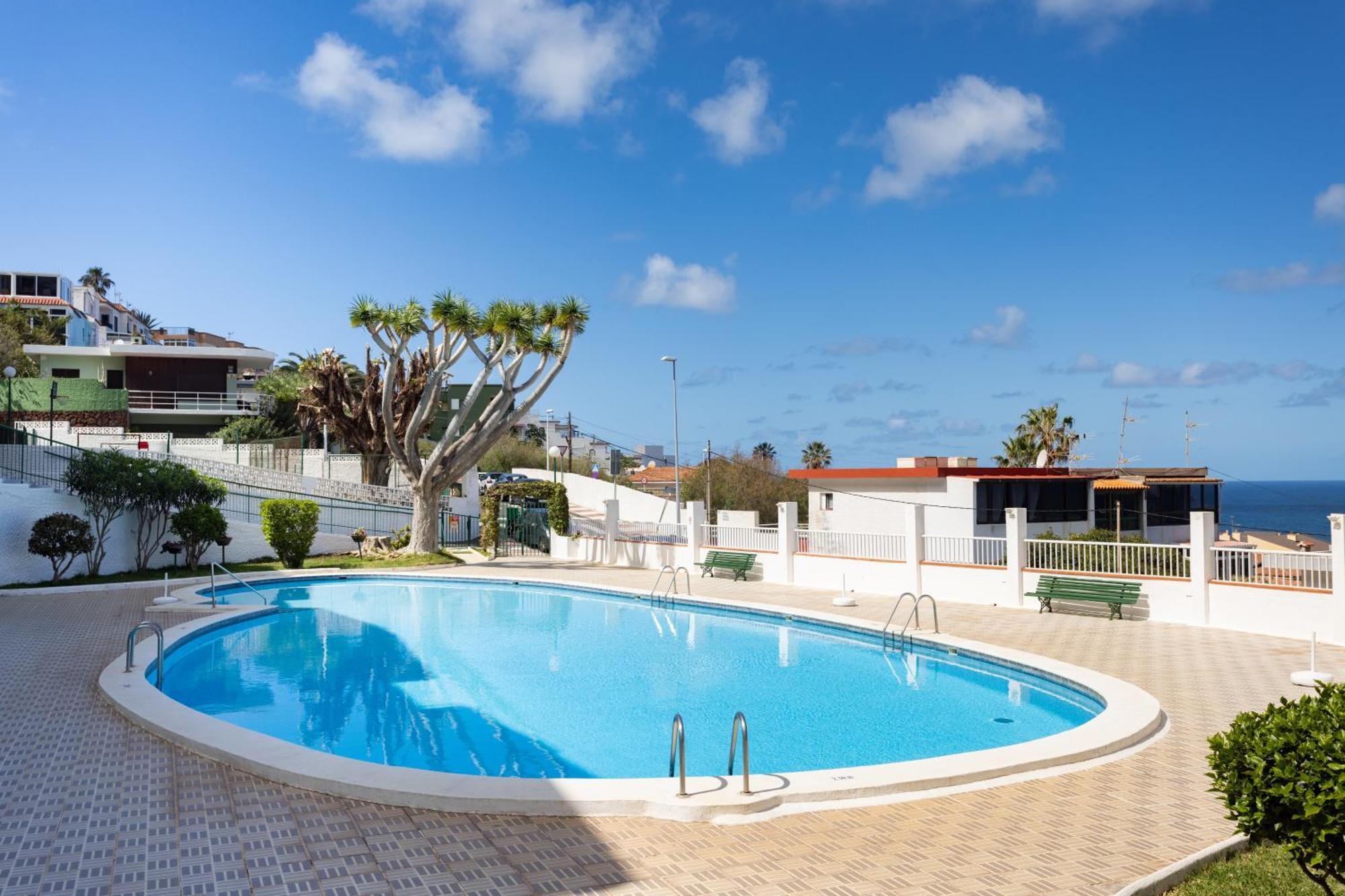 Home2book Bright Sea Views & Pool Bajamar (La Laguna)