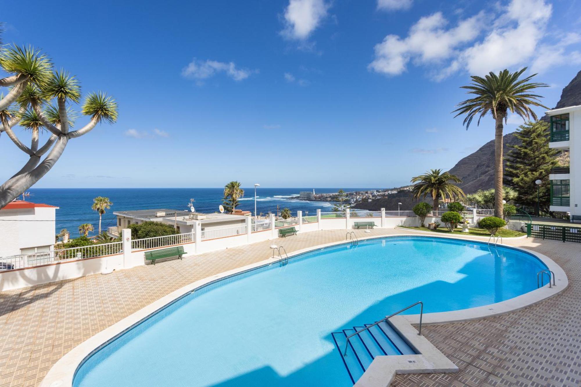 Home2book Bright Sea Views & Pool