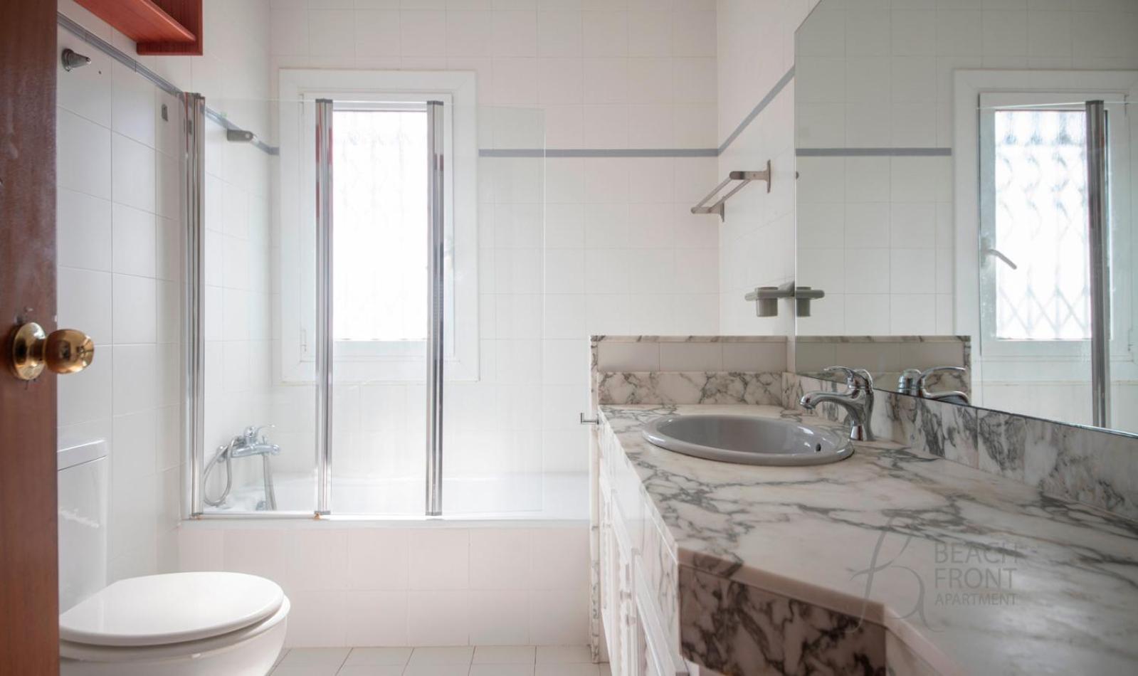 R153 - Espaciosa Con Piscina Privada En Villa